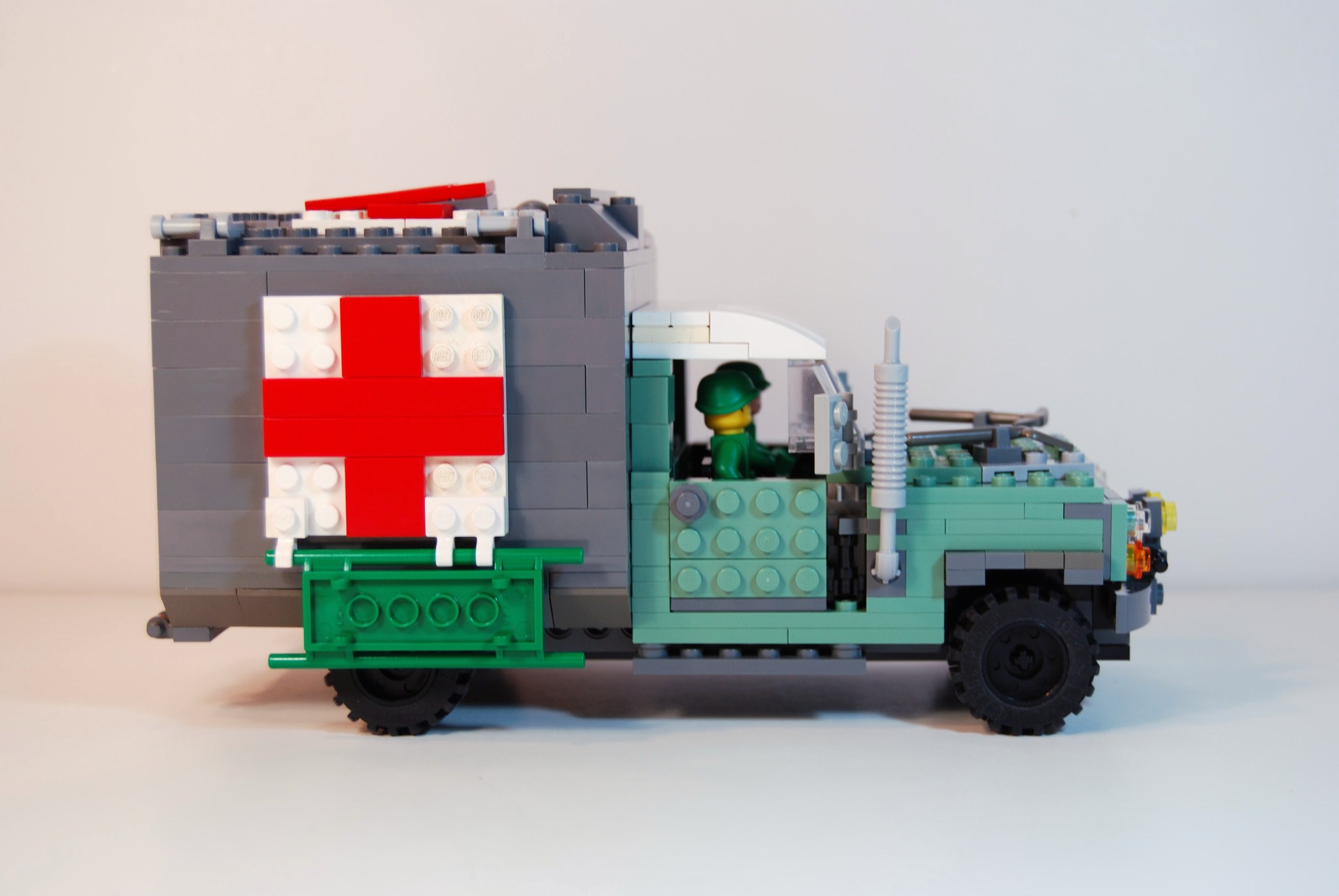 landrover_surveillance_01.jpg