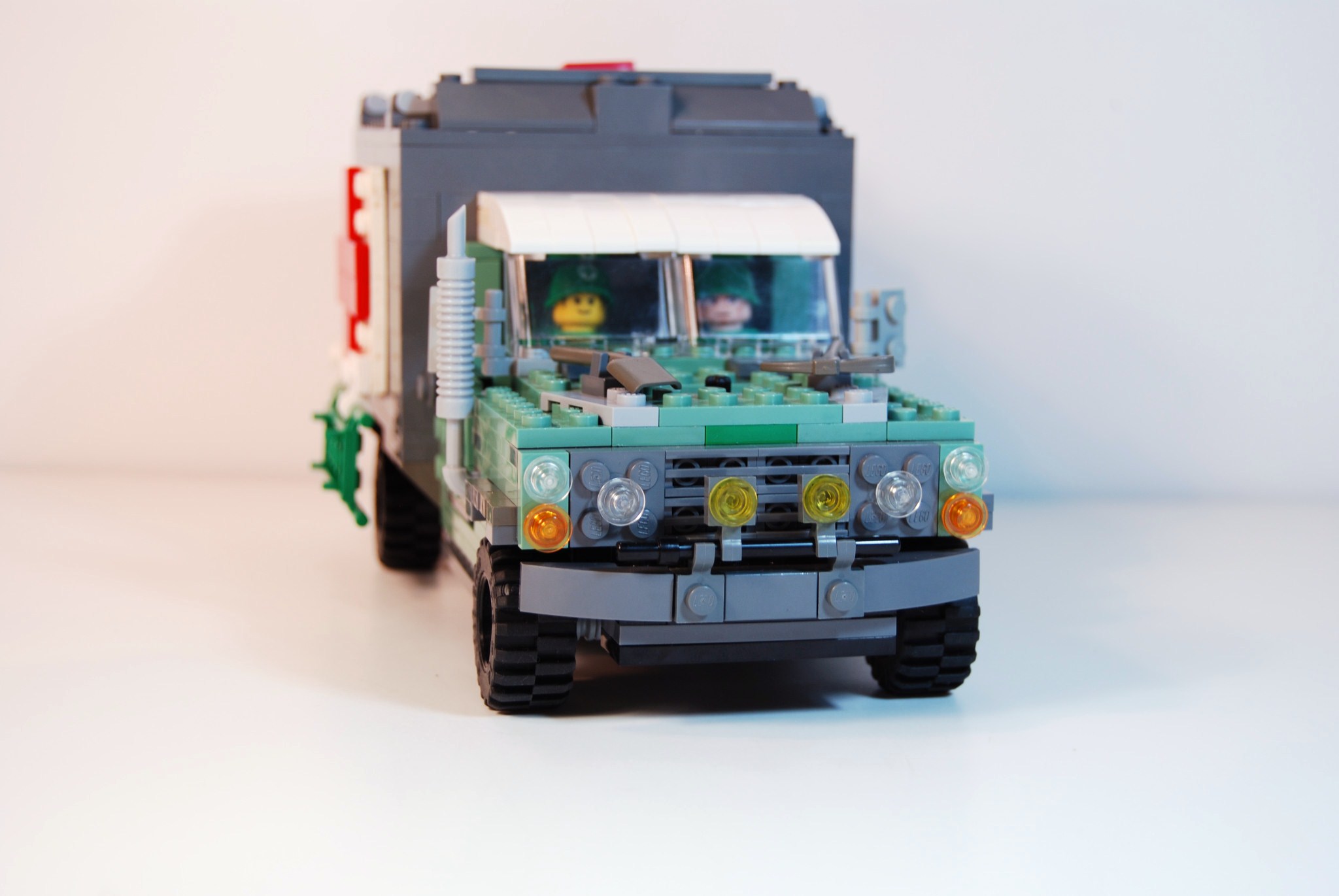 landrover_surveillance_08.jpg