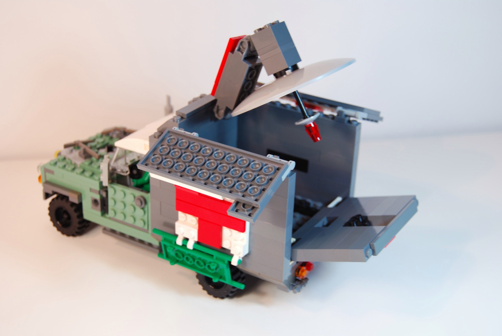 landrover_surveillance_36.jpg