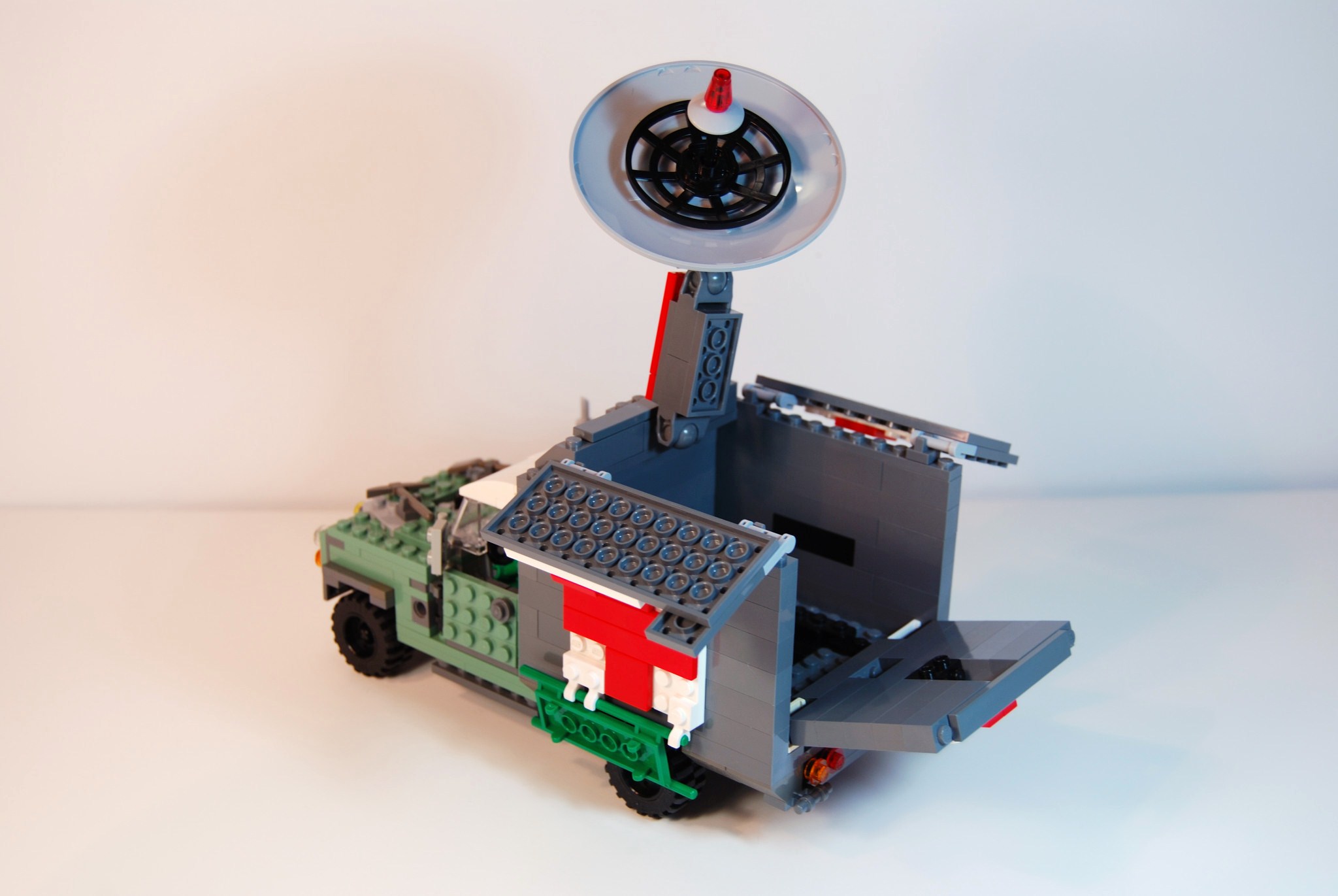 landrover_surveillance_38.jpg