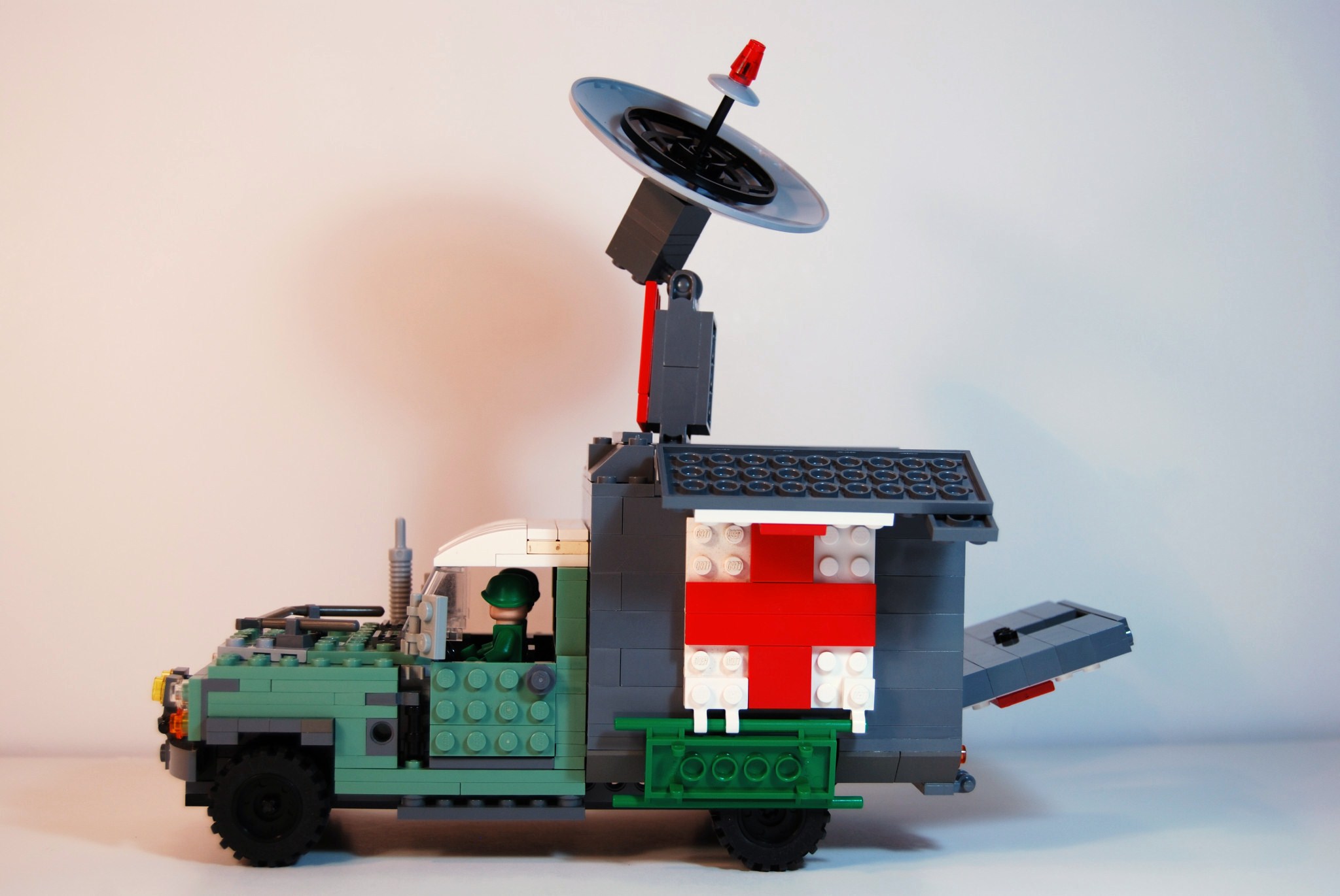 landrover_surveillance_40.jpg