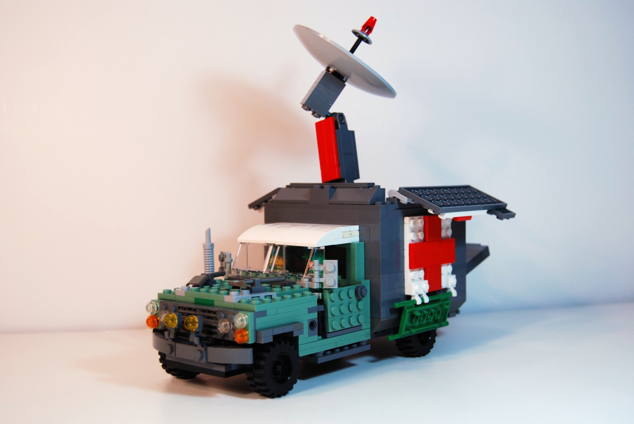 landrover_surveillance_45.jpg