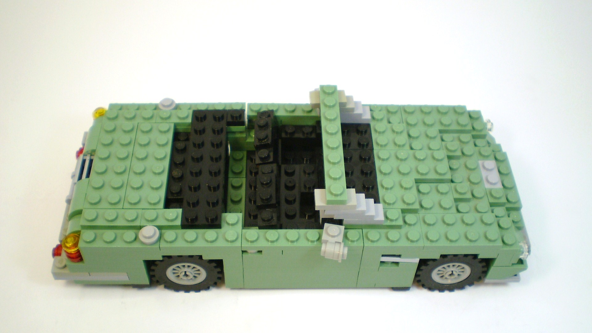 aston_martin_db5_volante_04.jpg