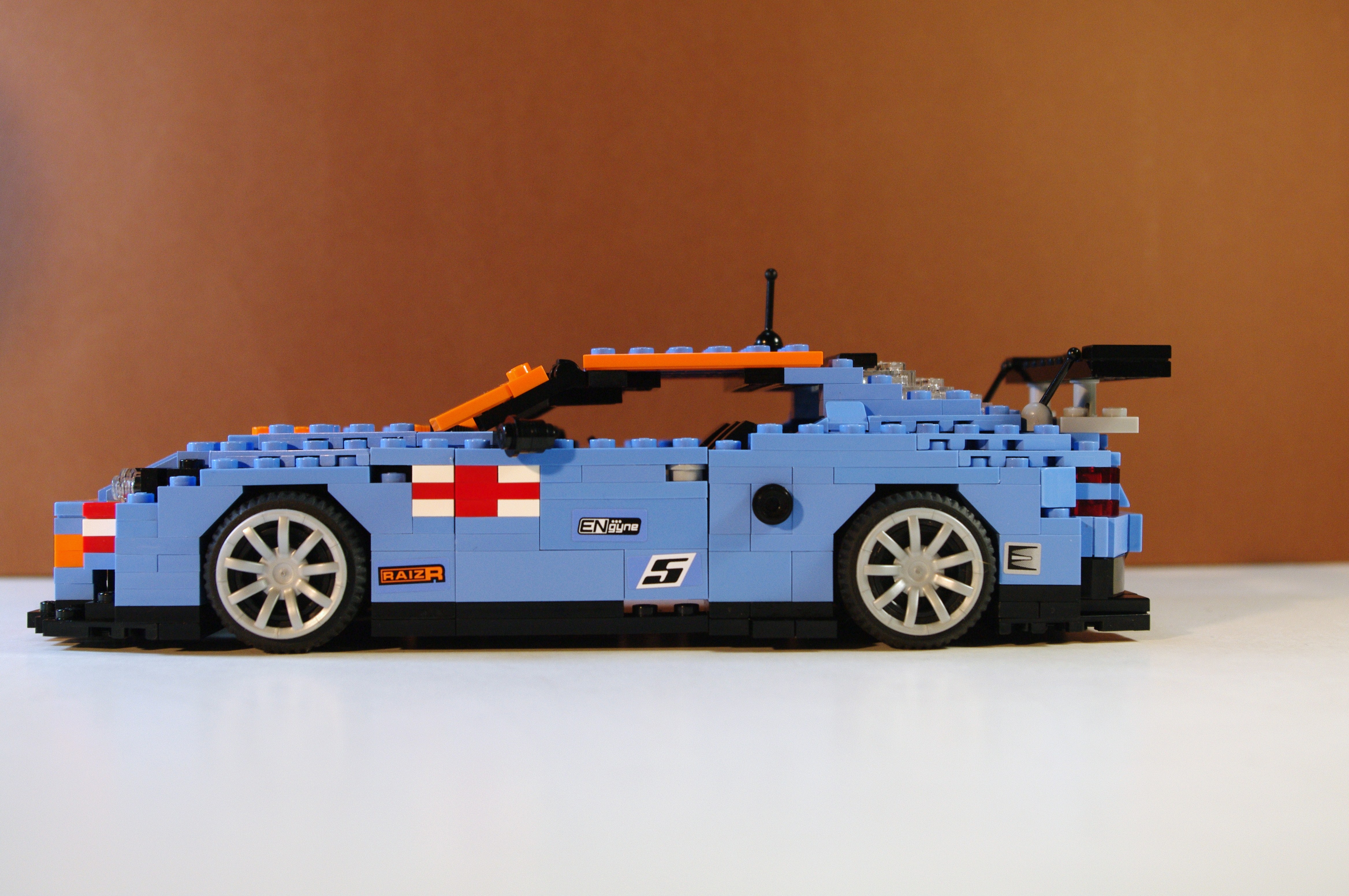 am_dbr9_racer_02.jpg