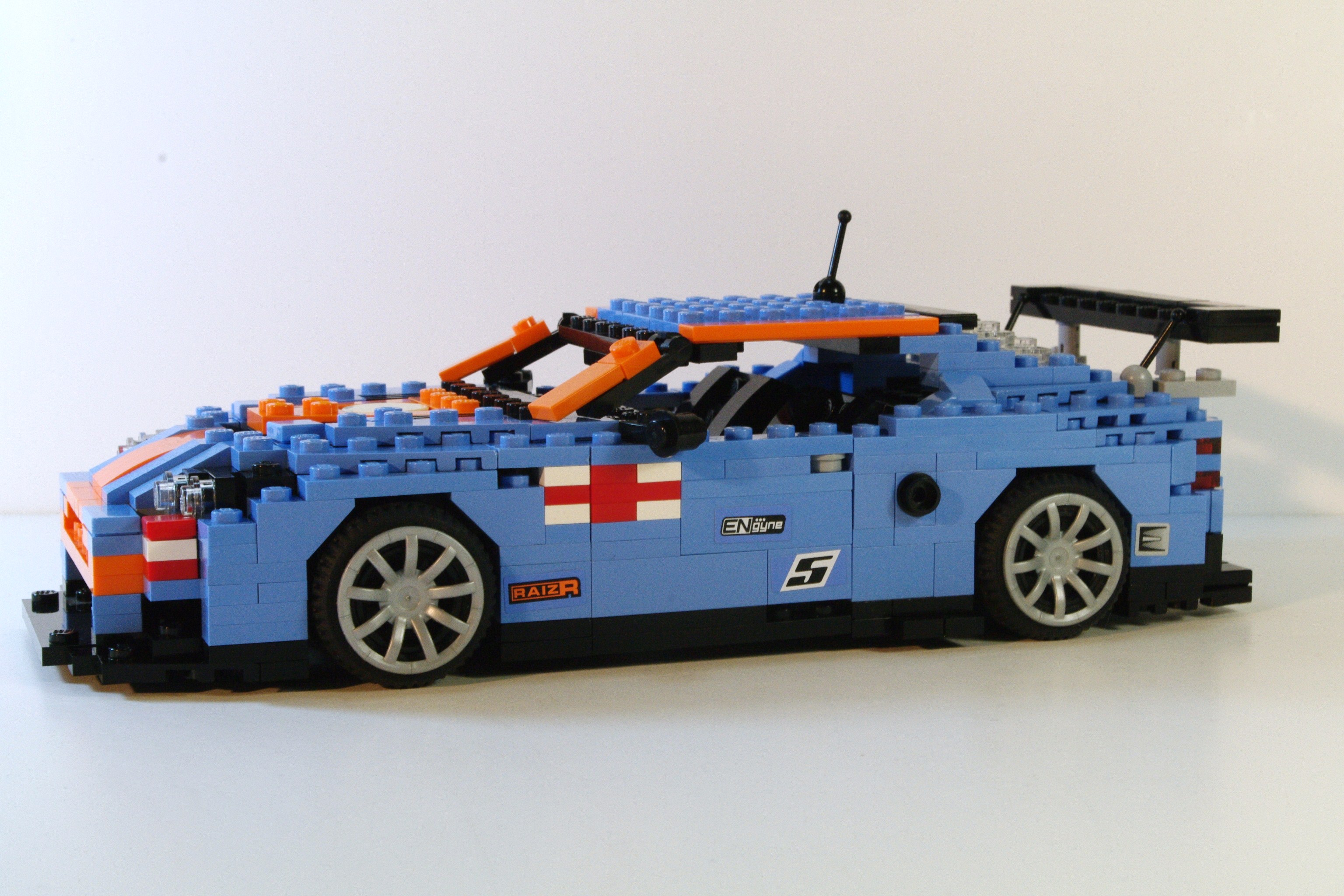 am_dbr9_racer_09.jpg