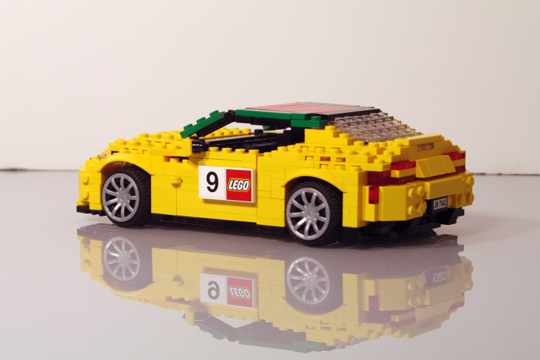 aston_martin_n24_racer_13.jpg
