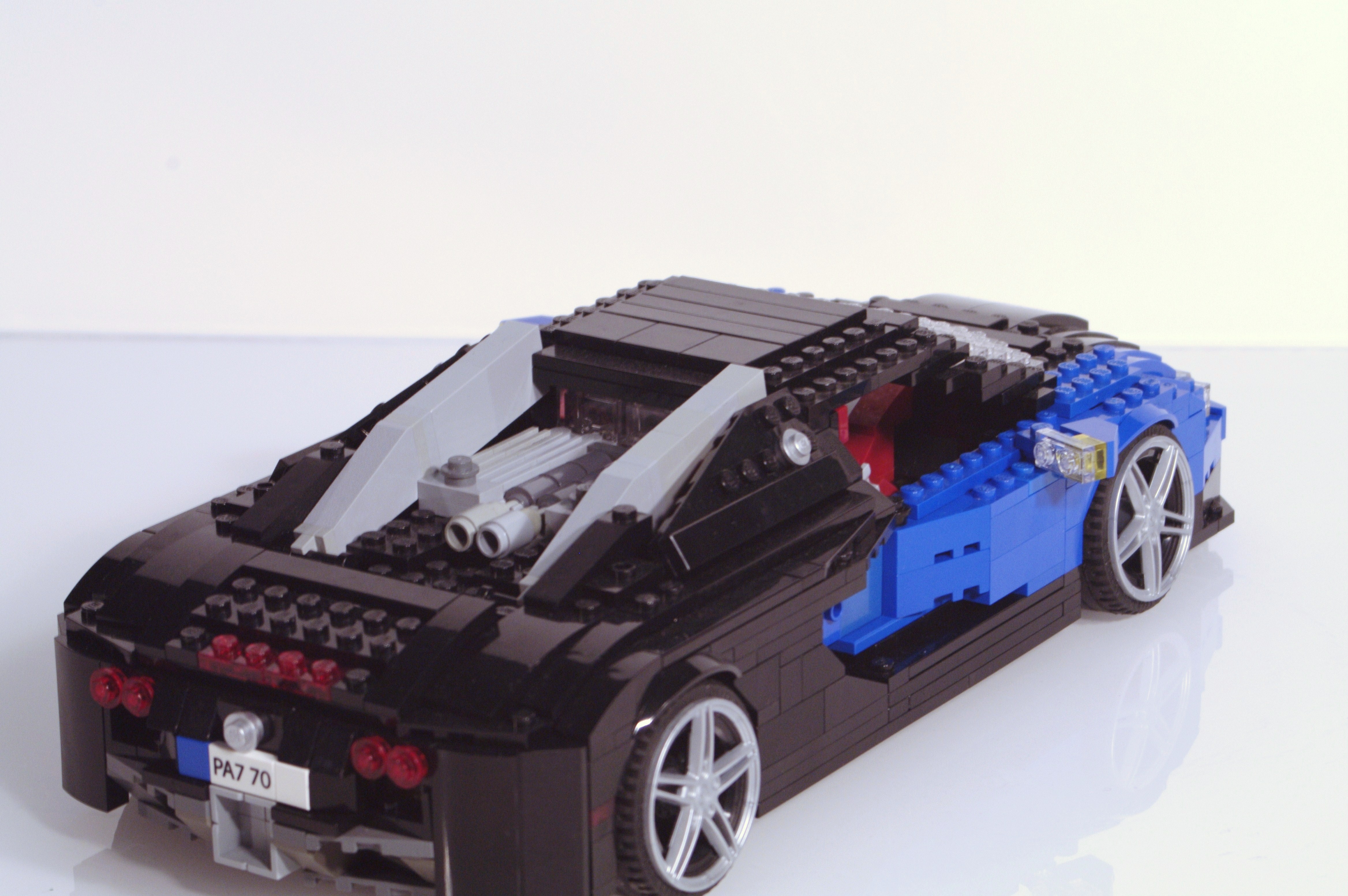 bugatti_veyron_large_35.jpg