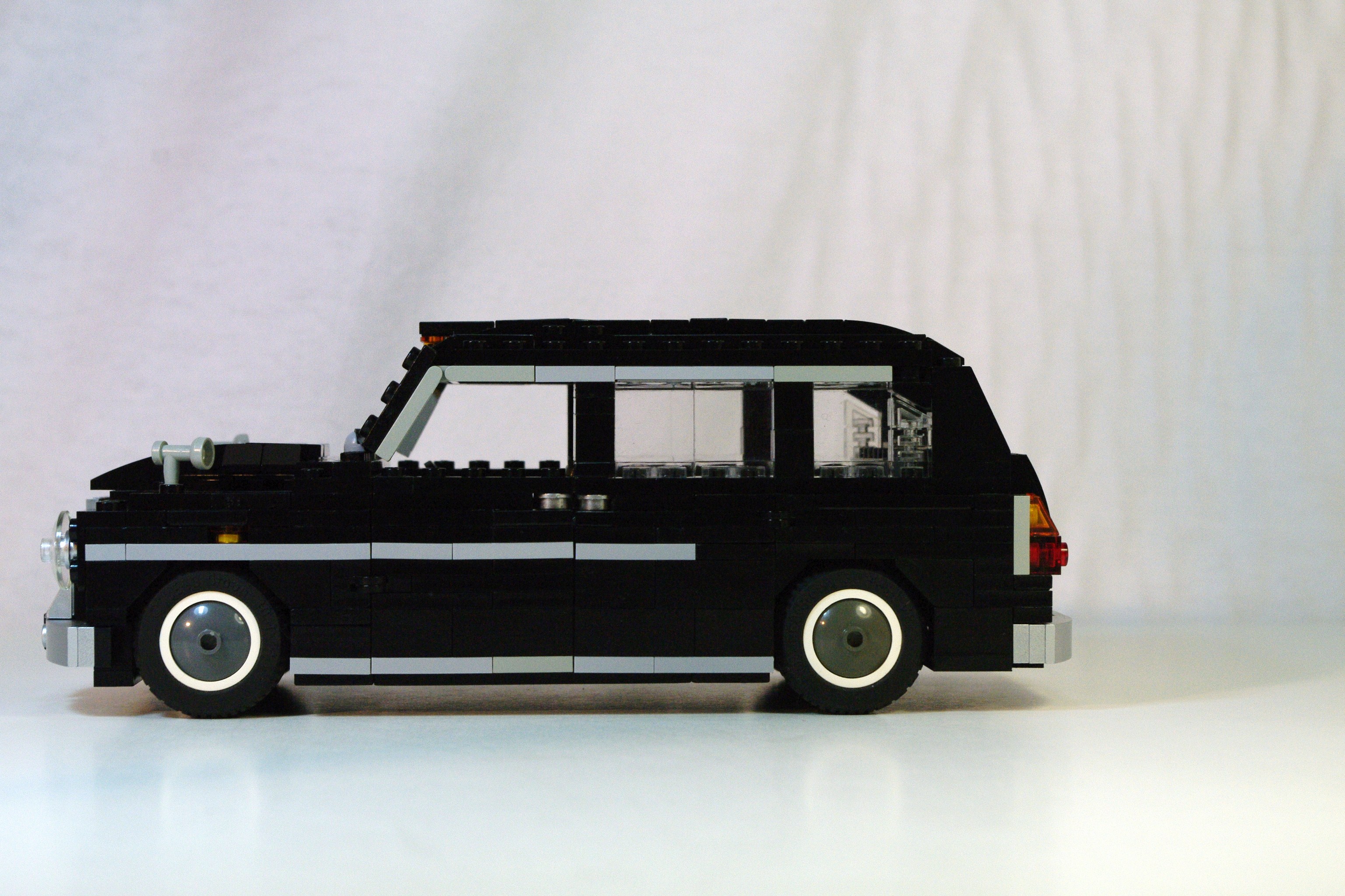 austin_fx4_black_cab_01.jpg