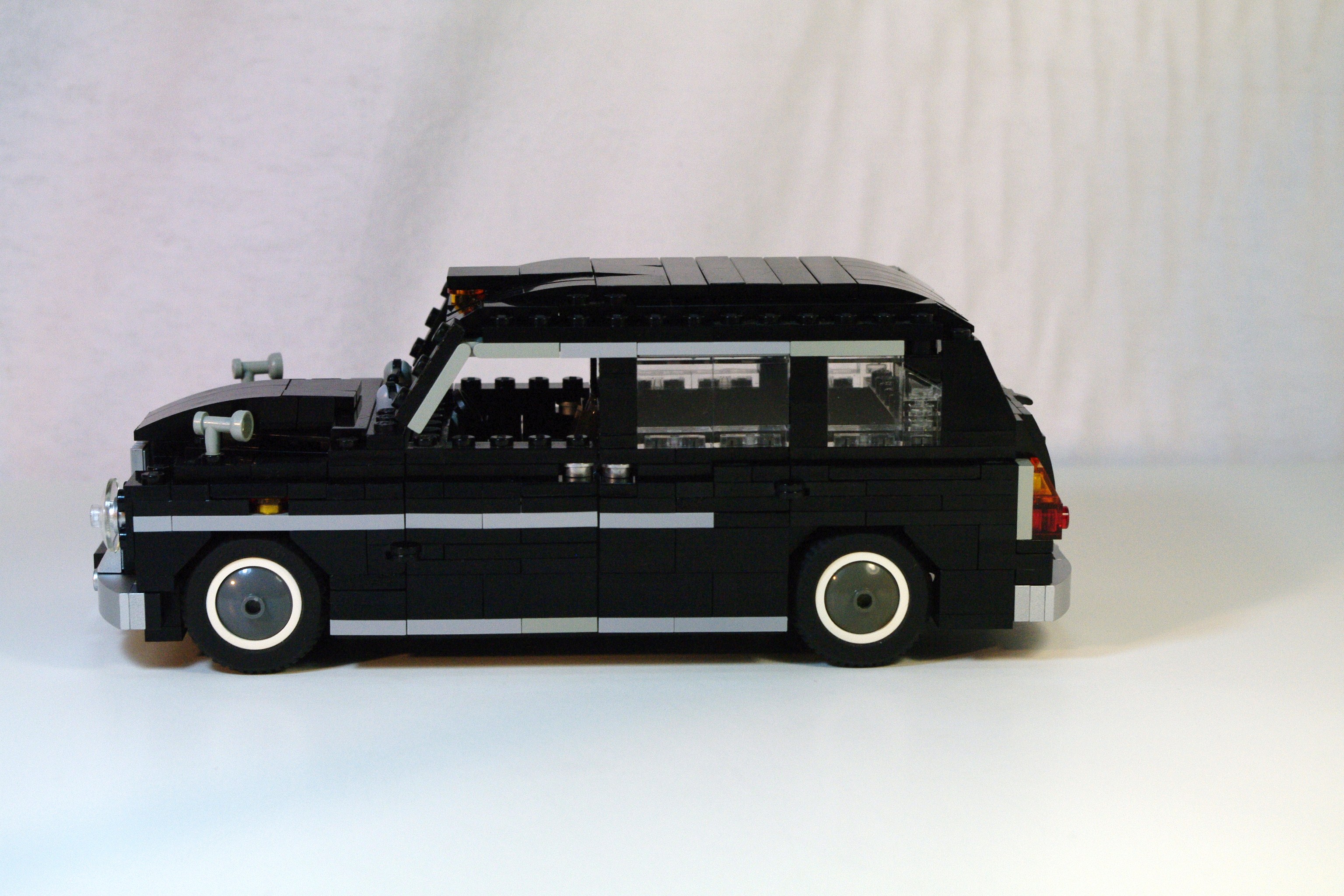 austin_fx4_black_cab_02.jpg