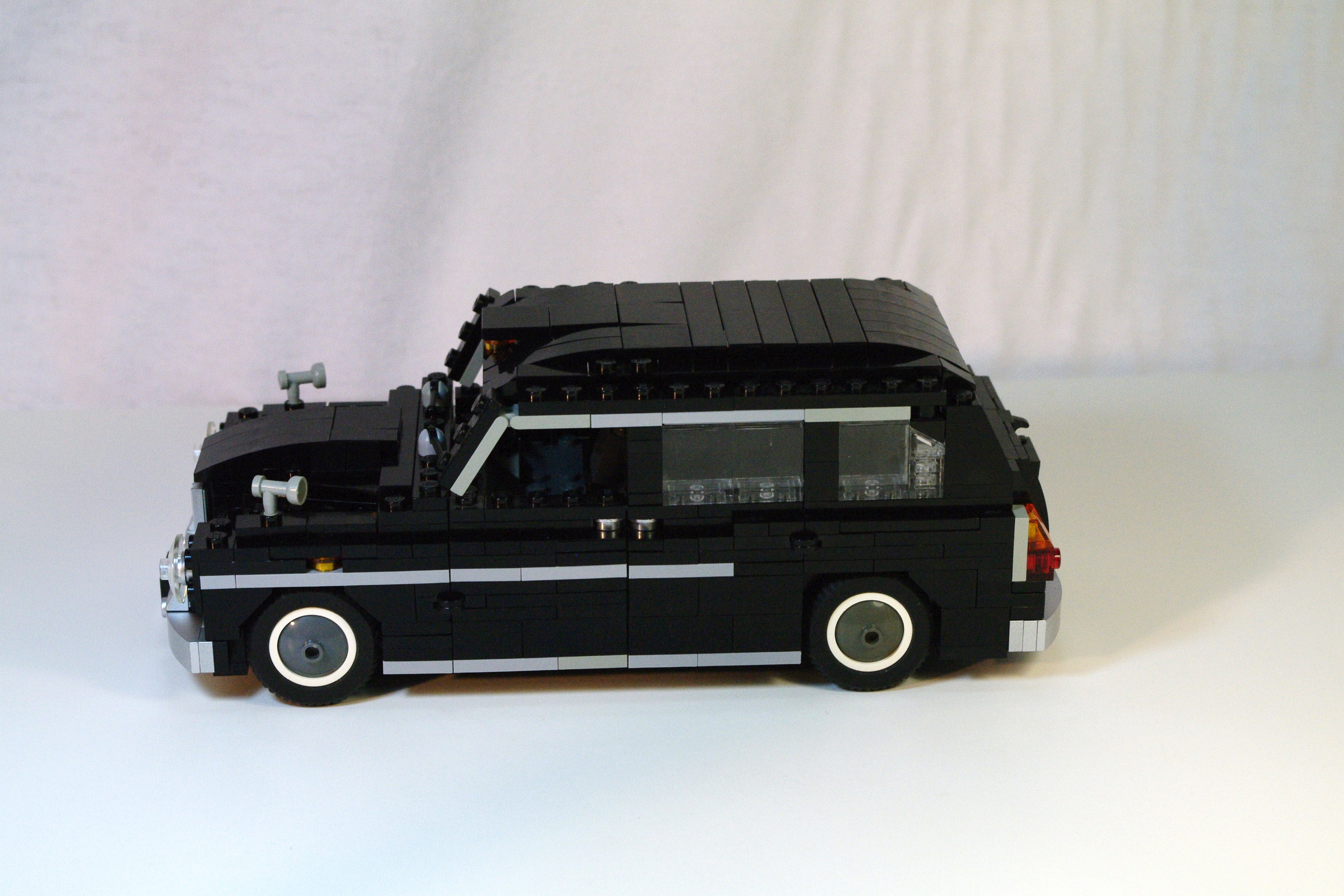 austin_fx4_black_cab_03.jpg