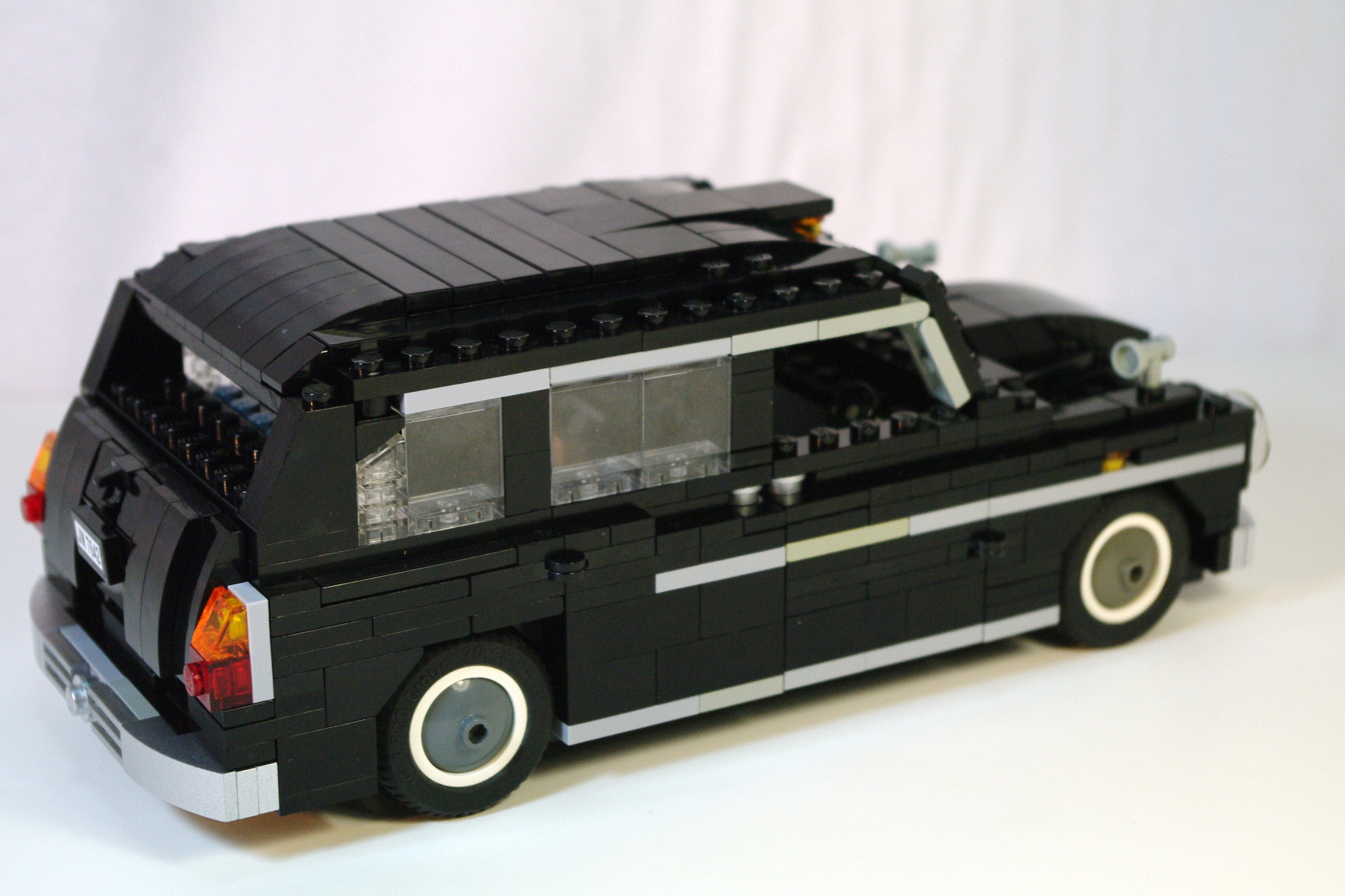austin_fx4_black_cab_13.jpg