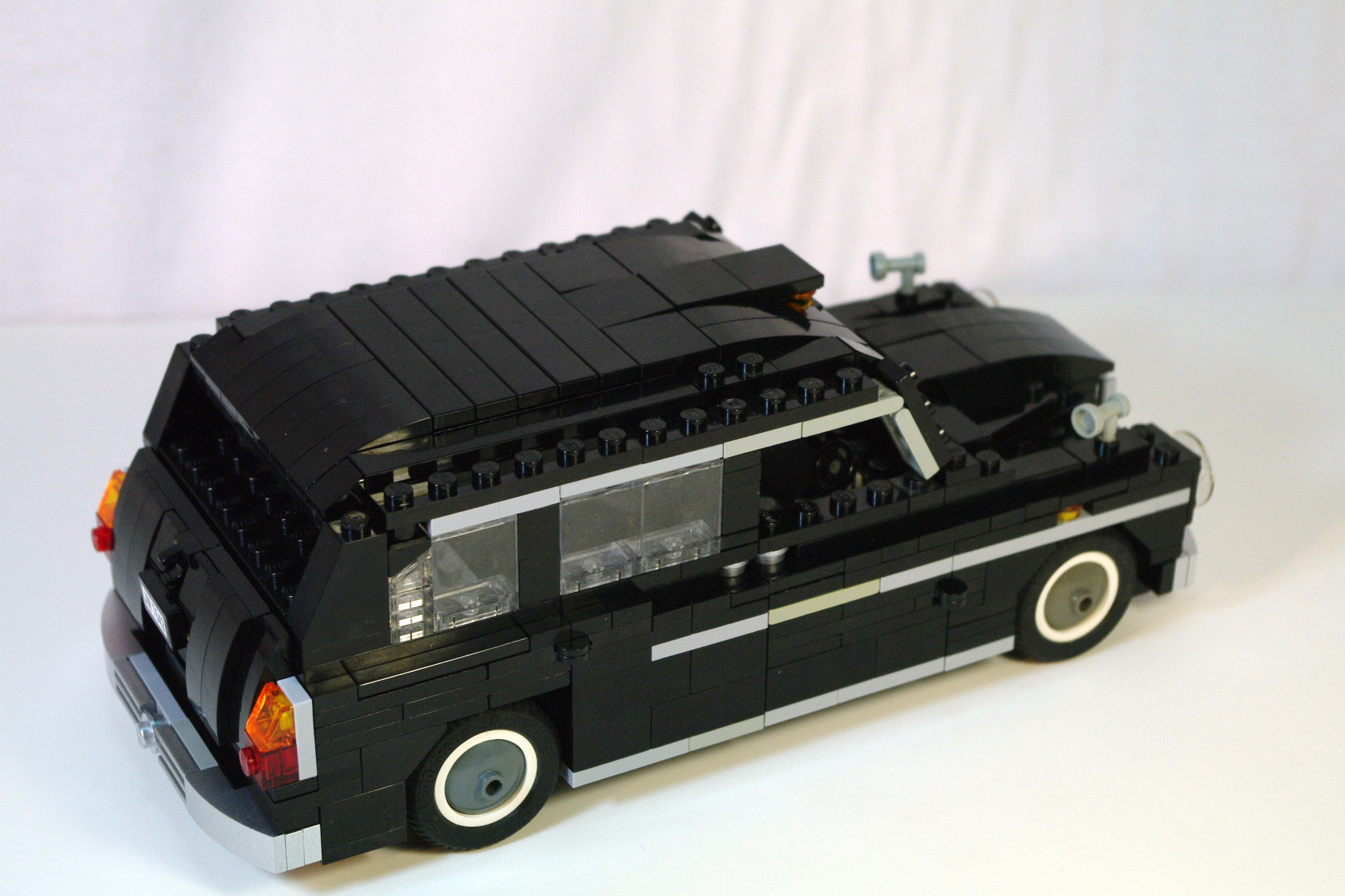 austin_fx4_black_cab_14.jpg