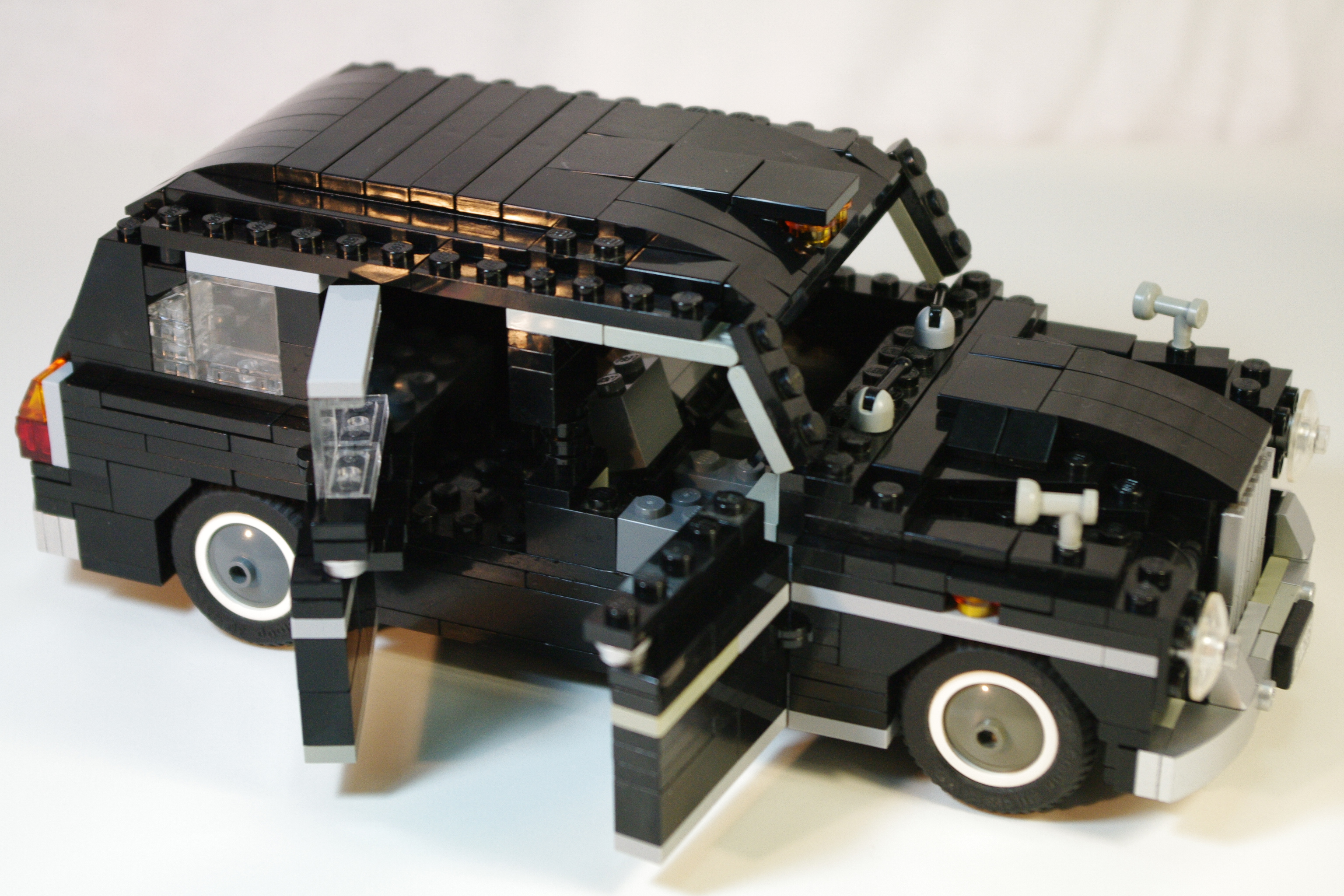 austin_fx4_black_cab_19.jpg