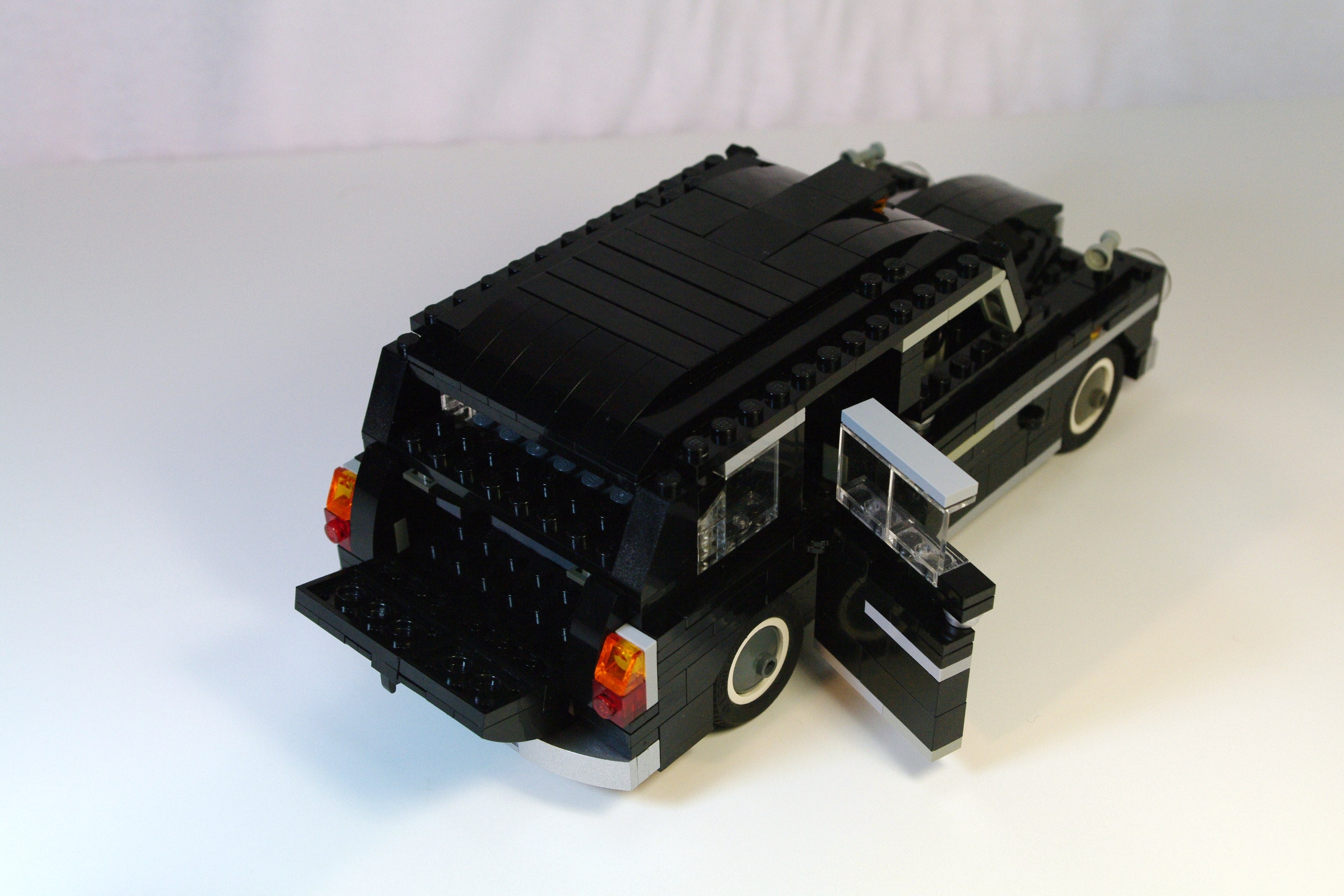 austin_fx4_black_cab_31.jpg