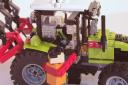 claas_axos_brick_02.jpg
