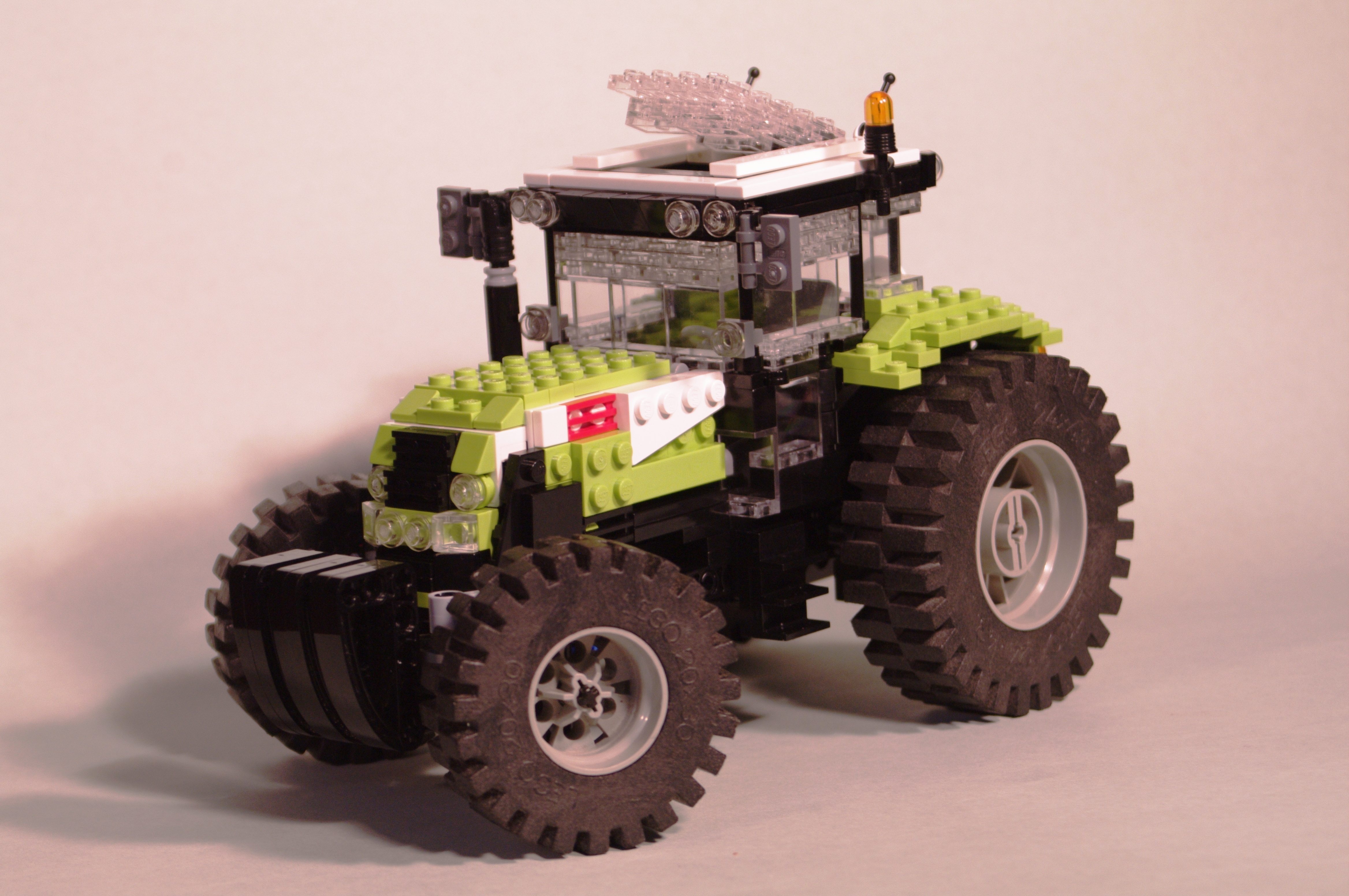 claas_arion_600_brick_01.jpg
