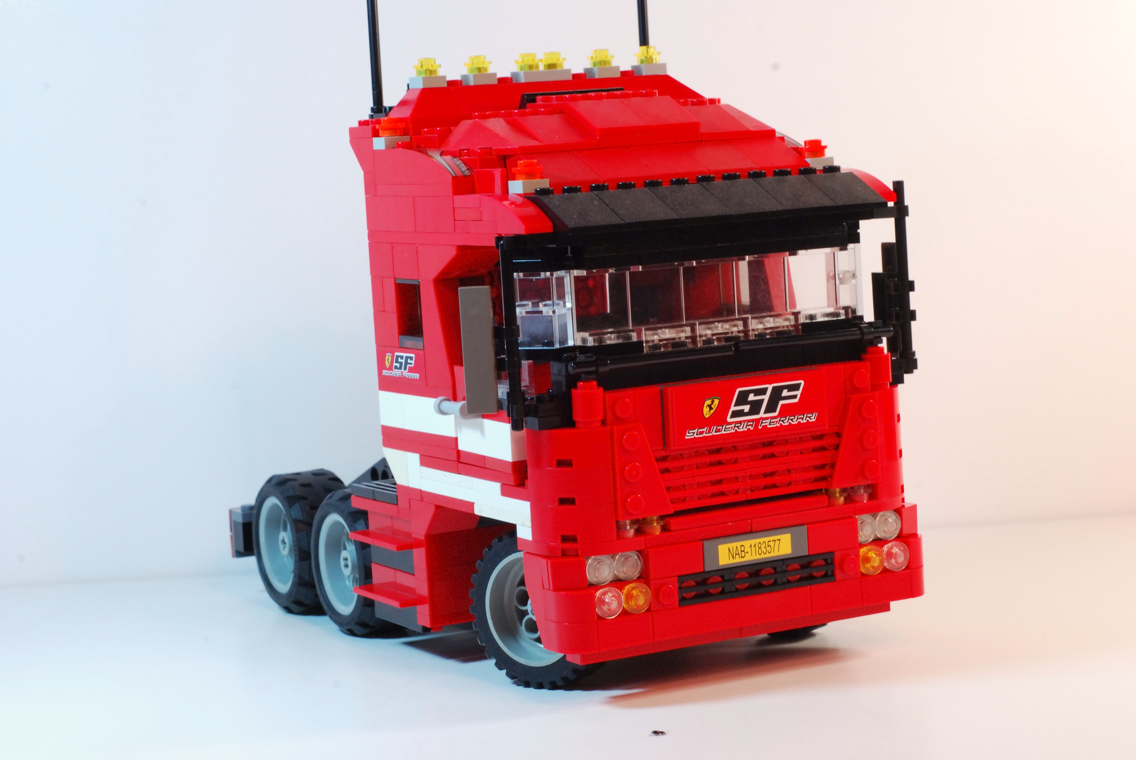 ferrari_2009_formula_1_team_tractor_07.jpg