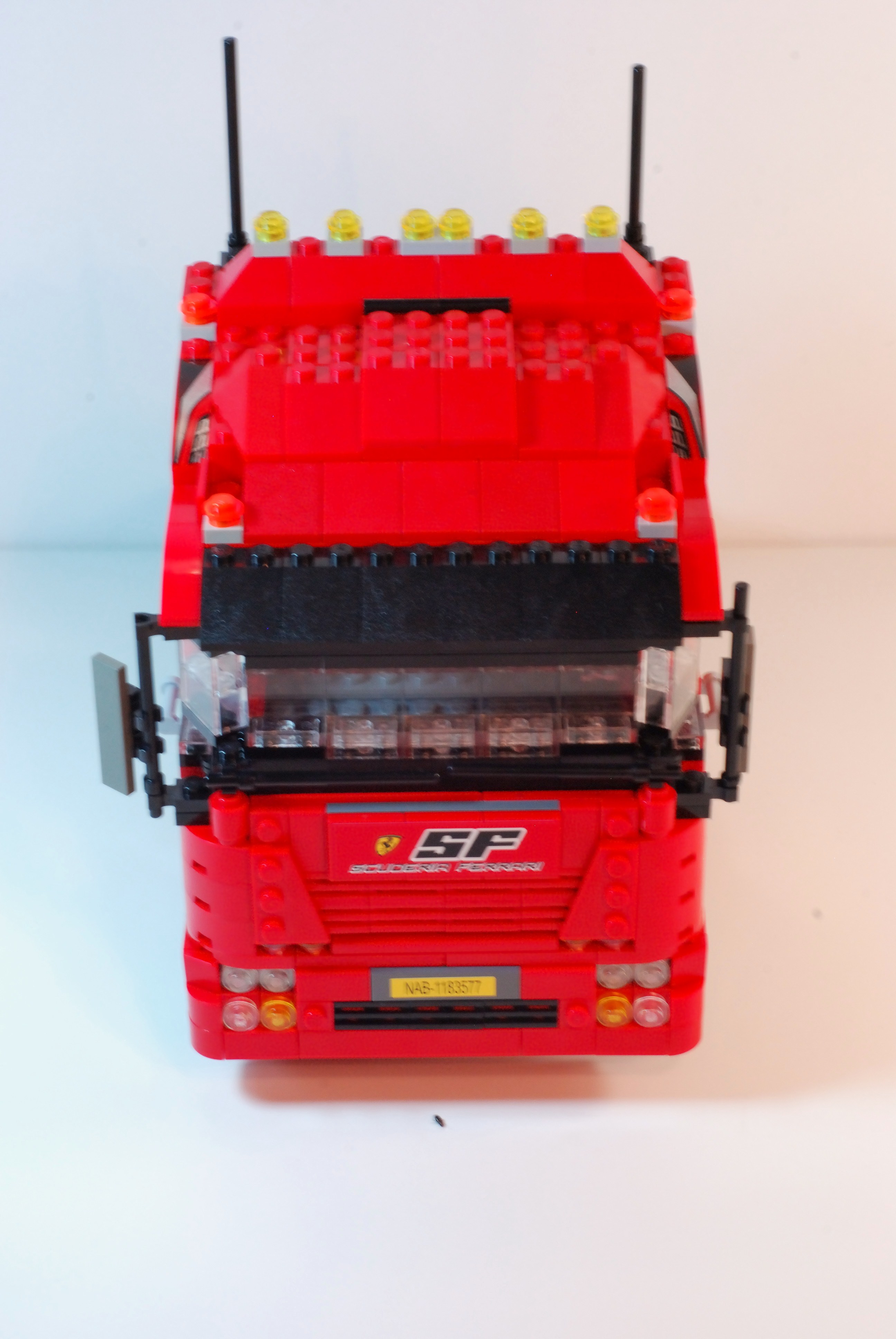 ferrari_2009_formula_1_team_tractor_16.jpg