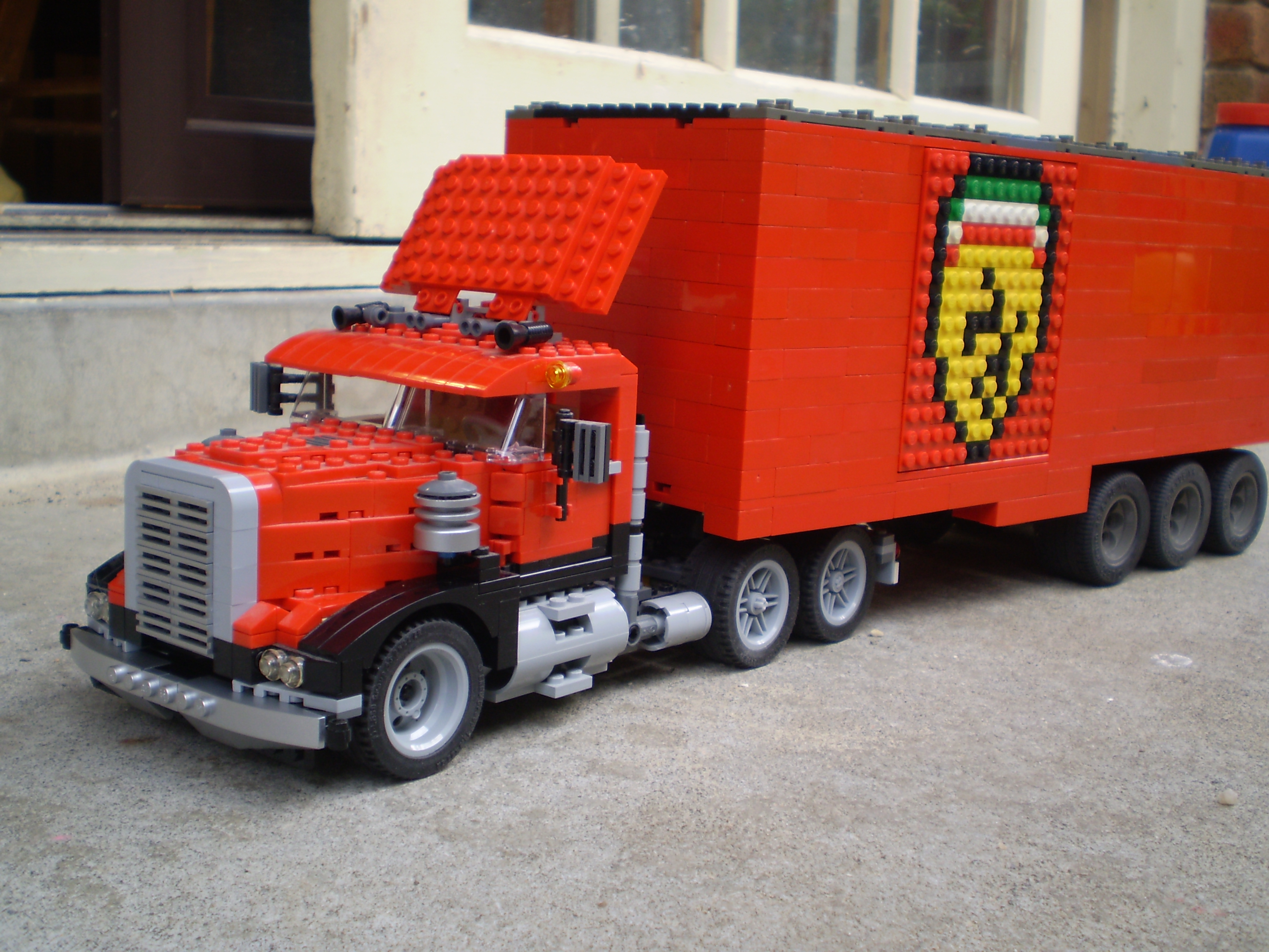 ferrari_truck_transporter_00z.jpg