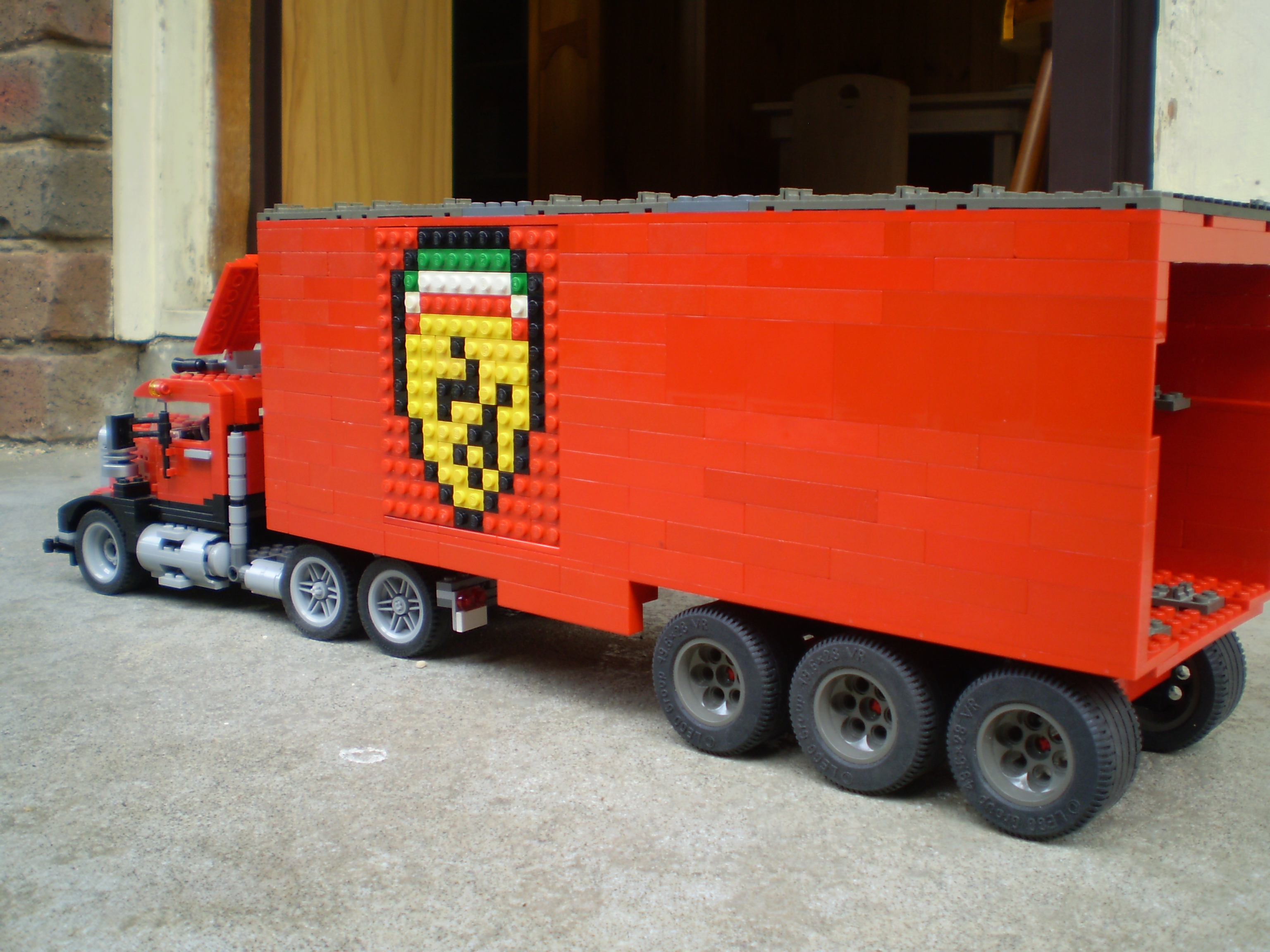 ferrari_truck_transporter_03.jpg