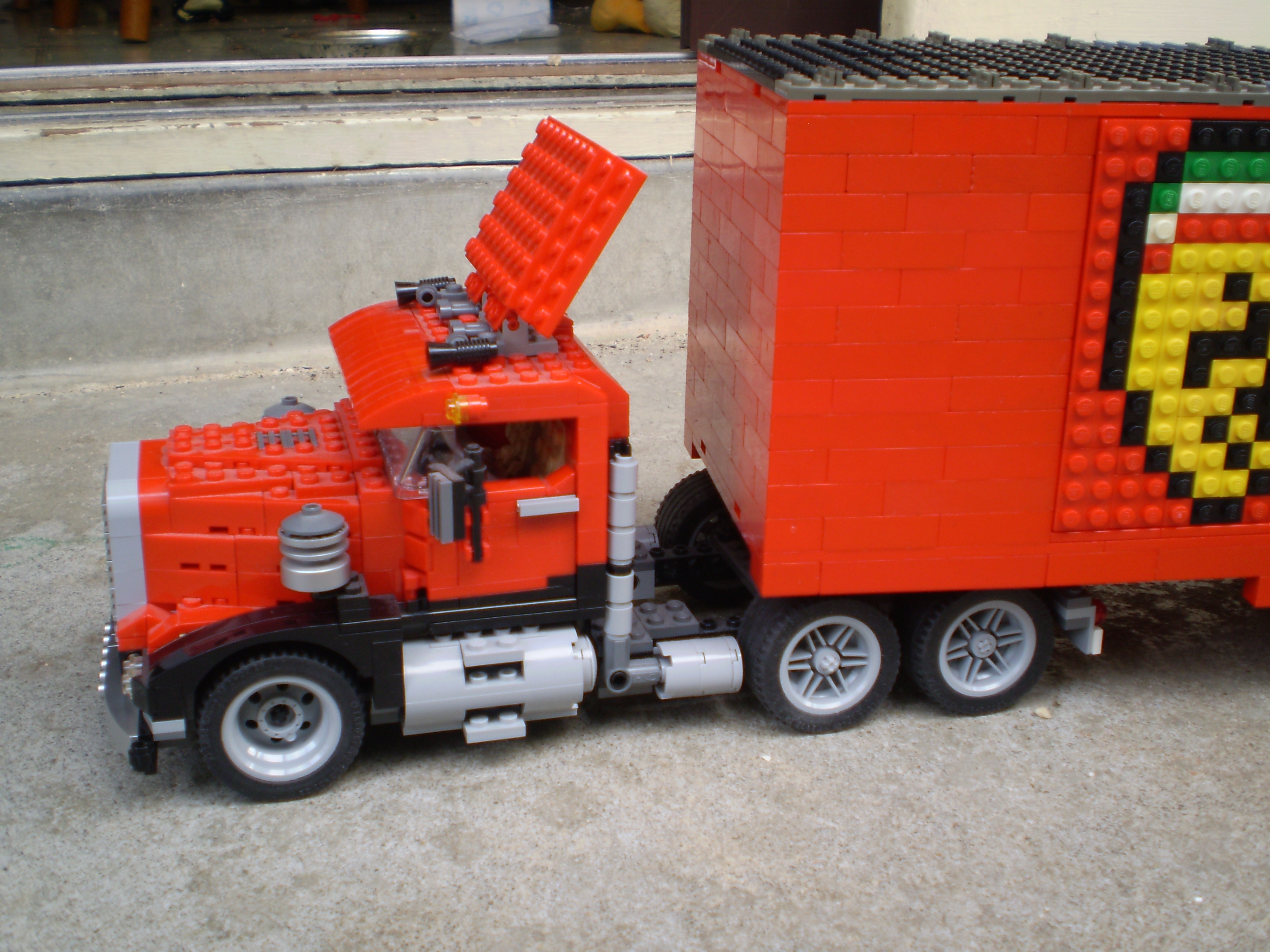 ferrari_truck_transporter_12.jpg