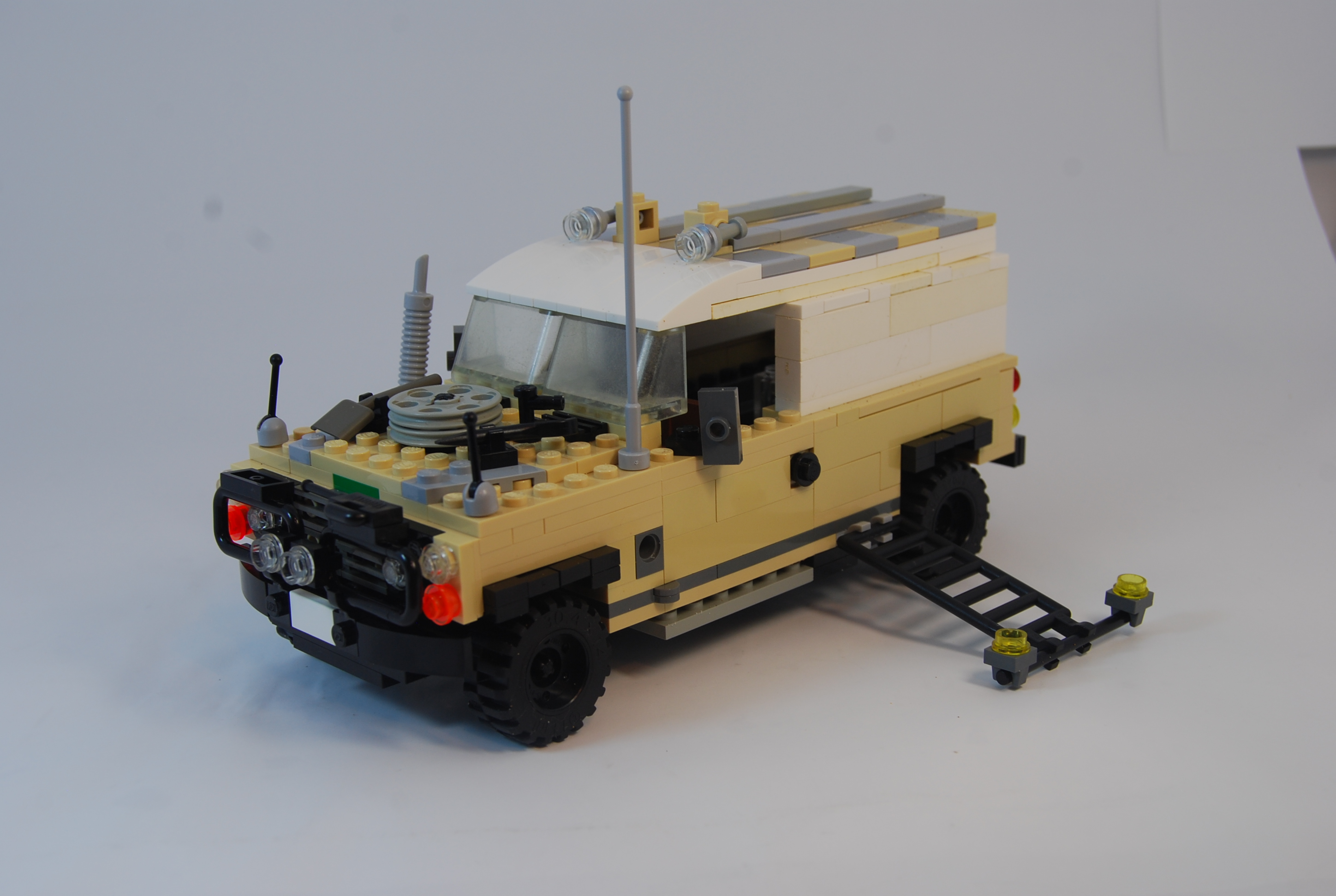 agent_janus_landrover_studio_01.jpg