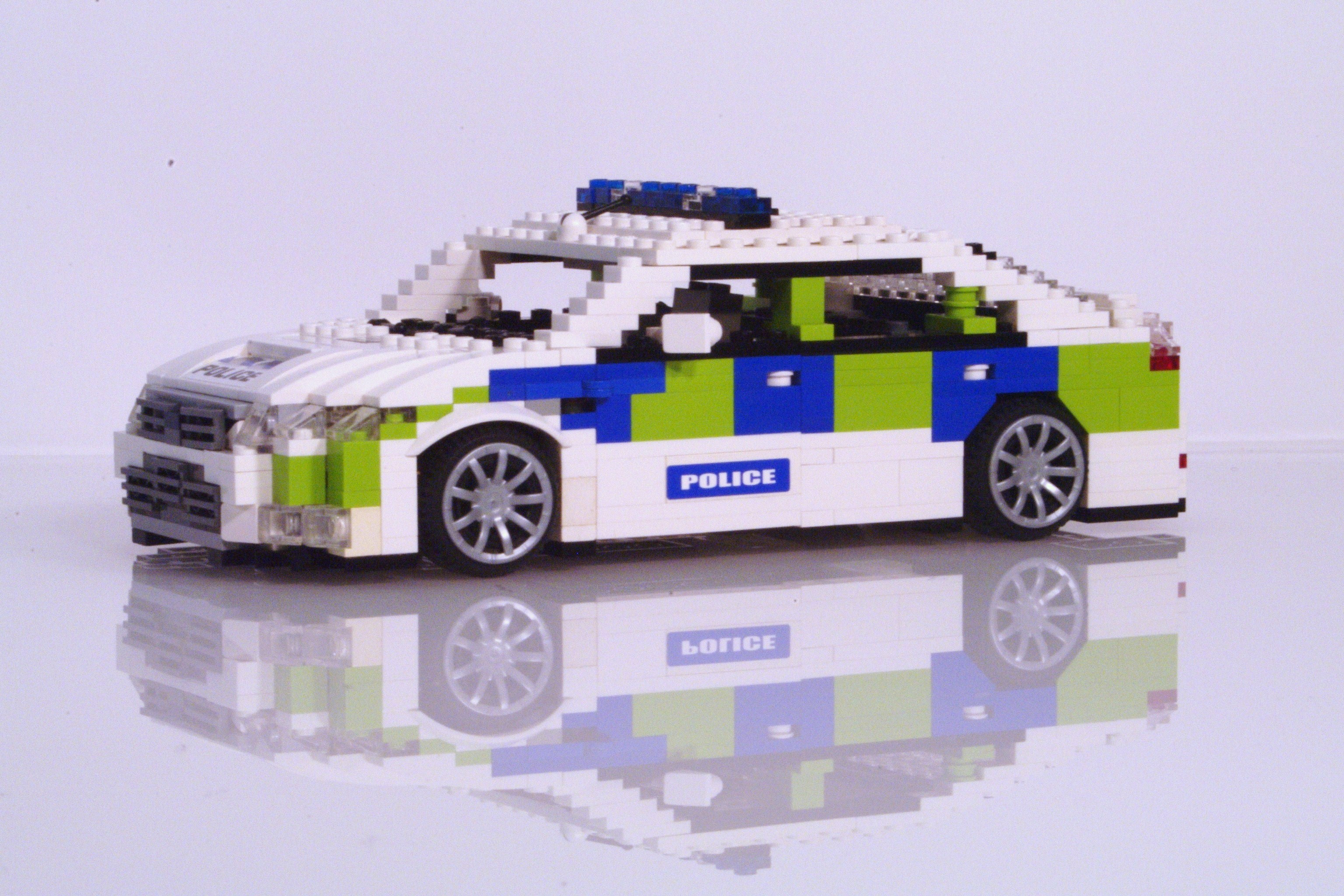 ford_mondeo_mk3_police_01.jpg