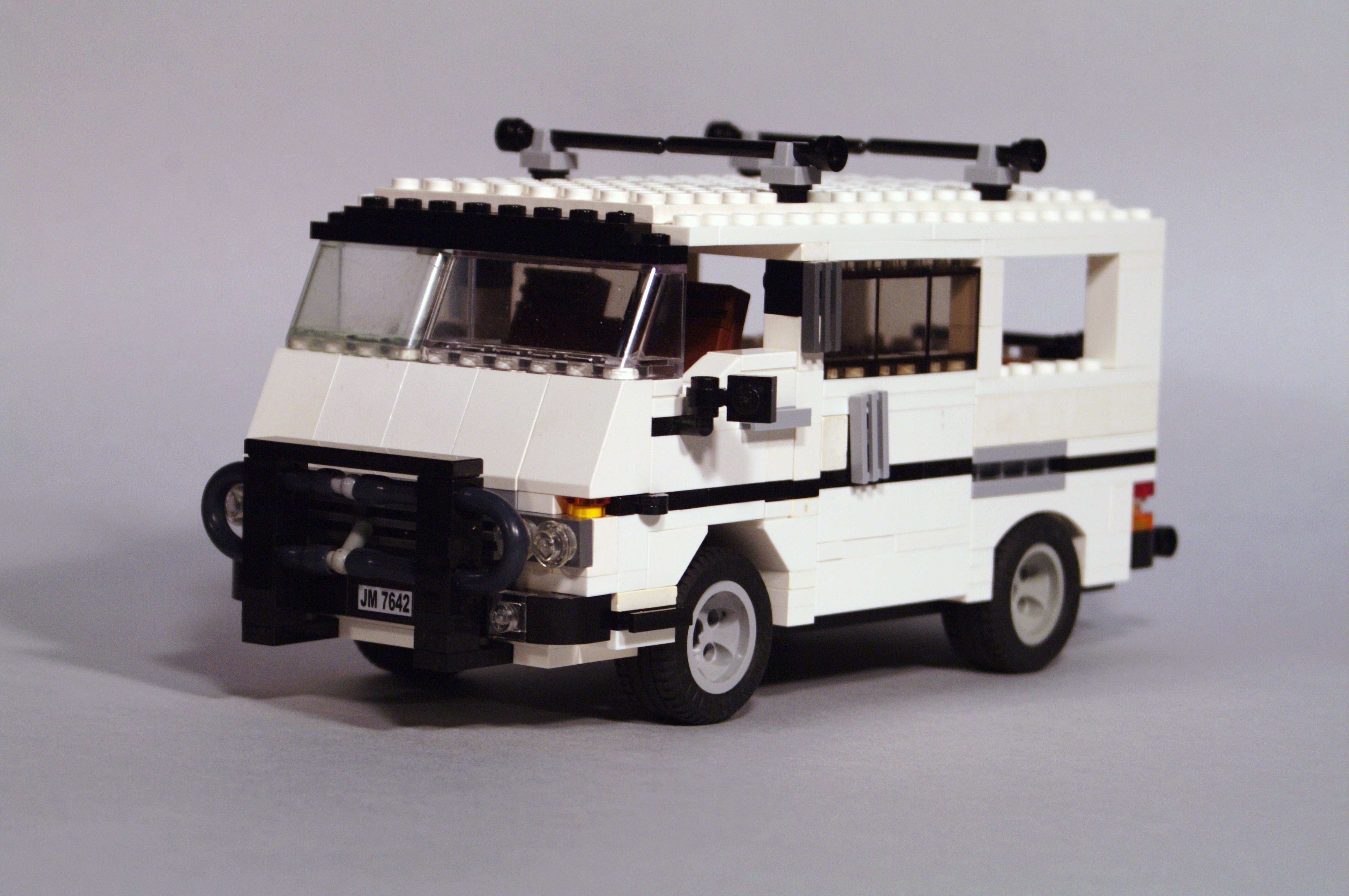 nissan_urvan_e23_011.jpg