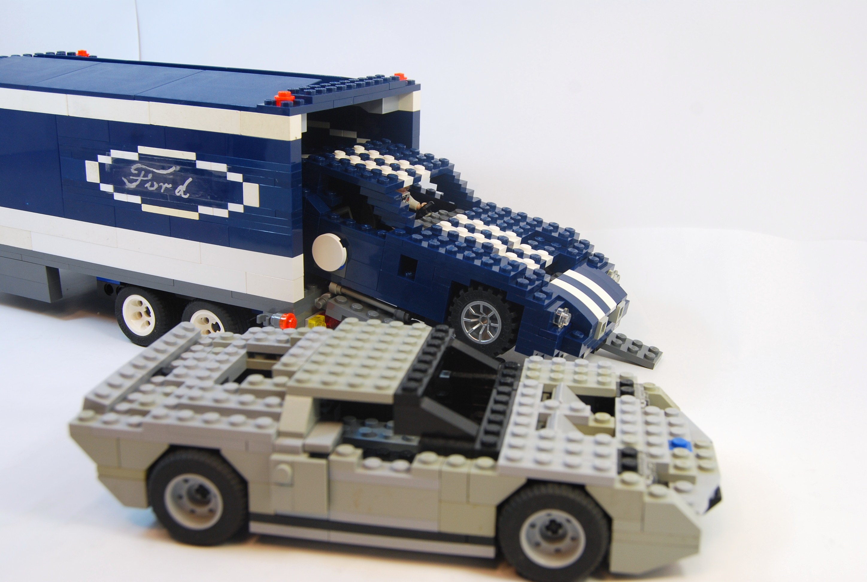 ford_racing_team_trailer_00w.jpg