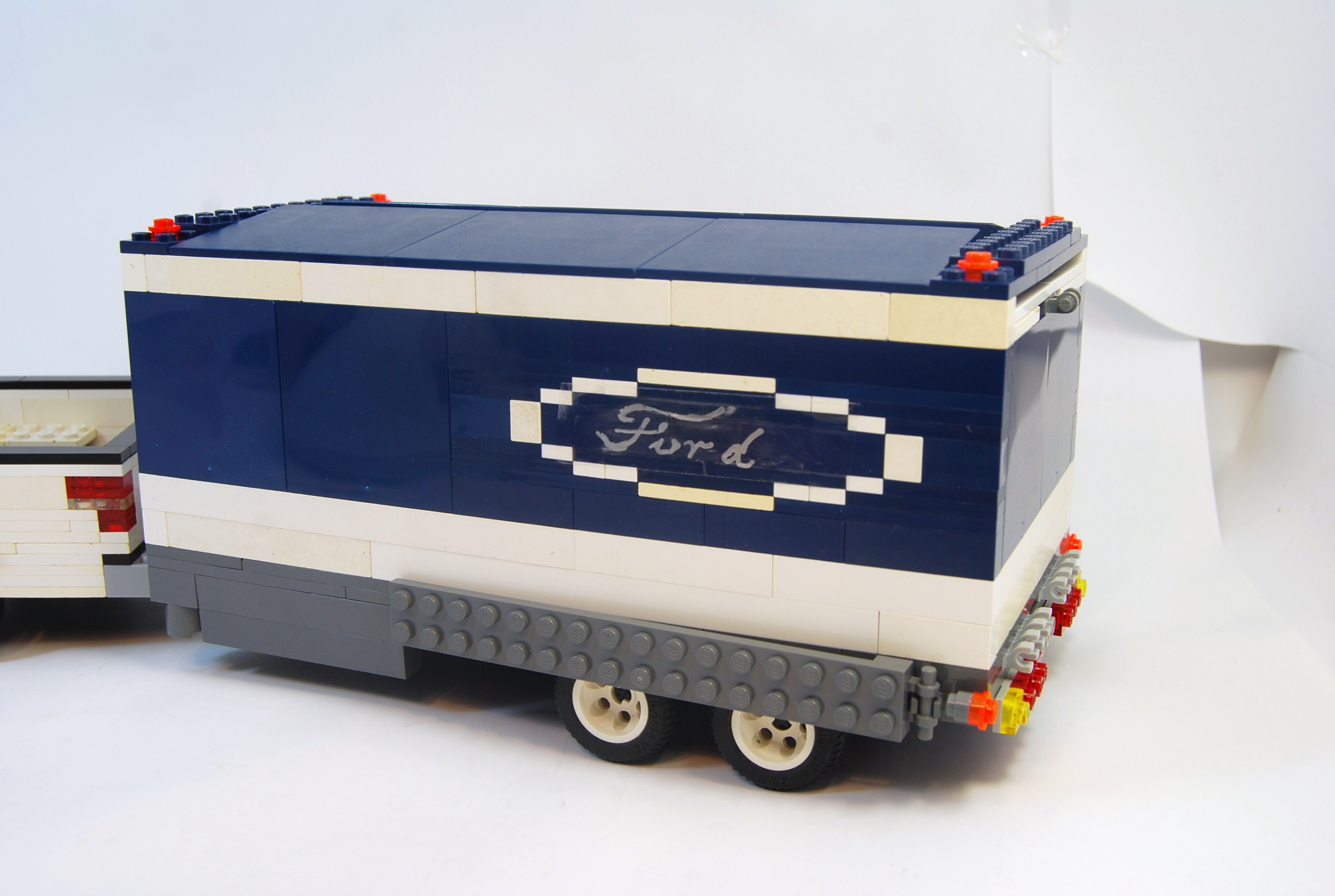 ford_racing_team_trailer_29.jpg