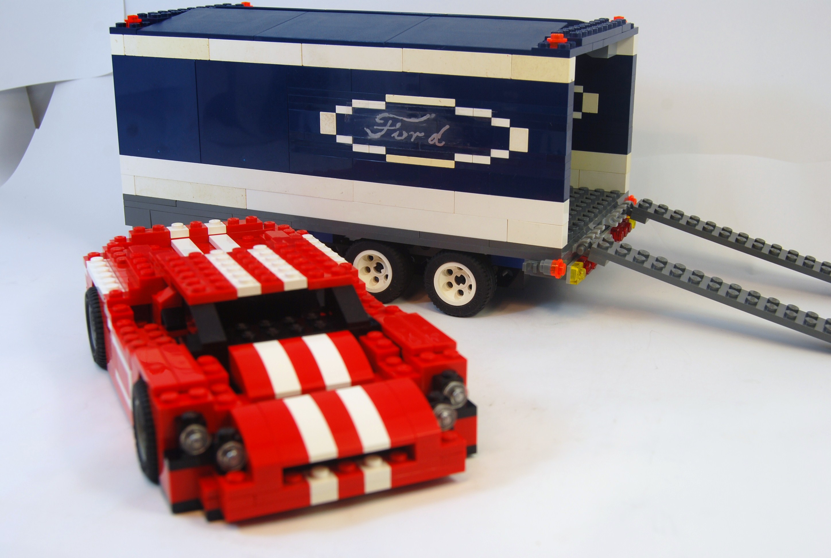 ford_racing_team_trailer_43.jpg
