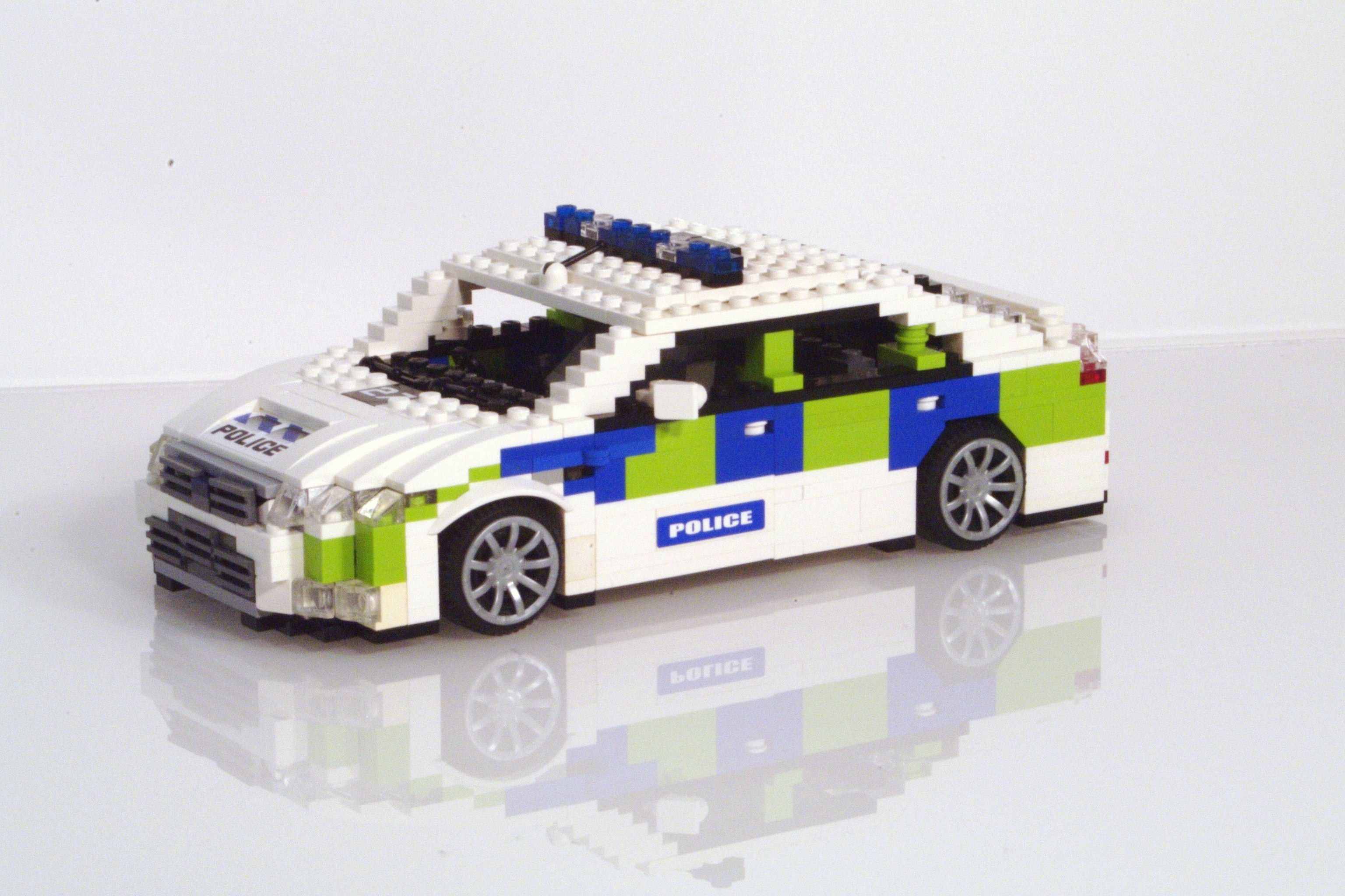 ford_mondeo_mk3_police_02.jpg