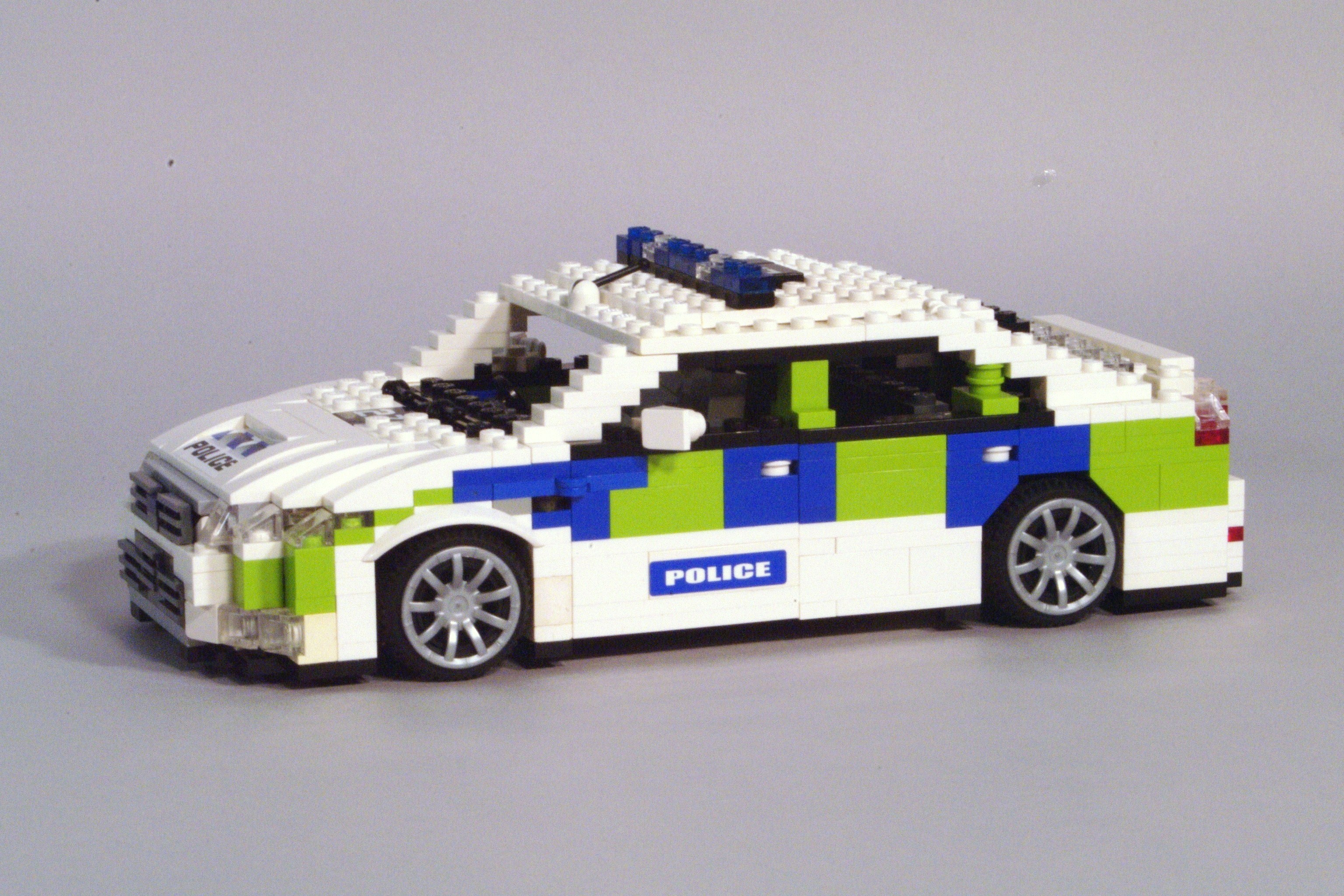 ford_mondeo_mk3_police_04.jpg