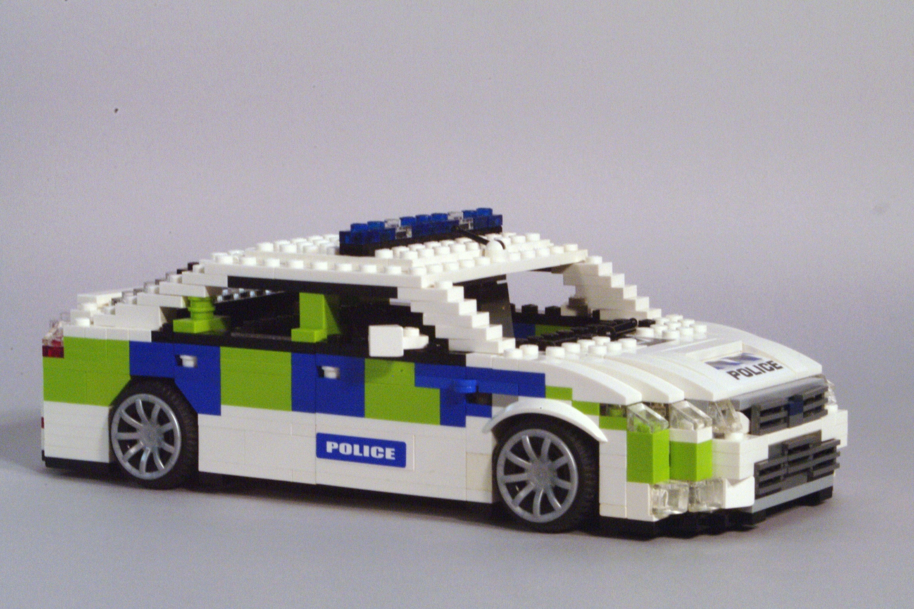 ford_mondeo_mk3_police_09.jpg