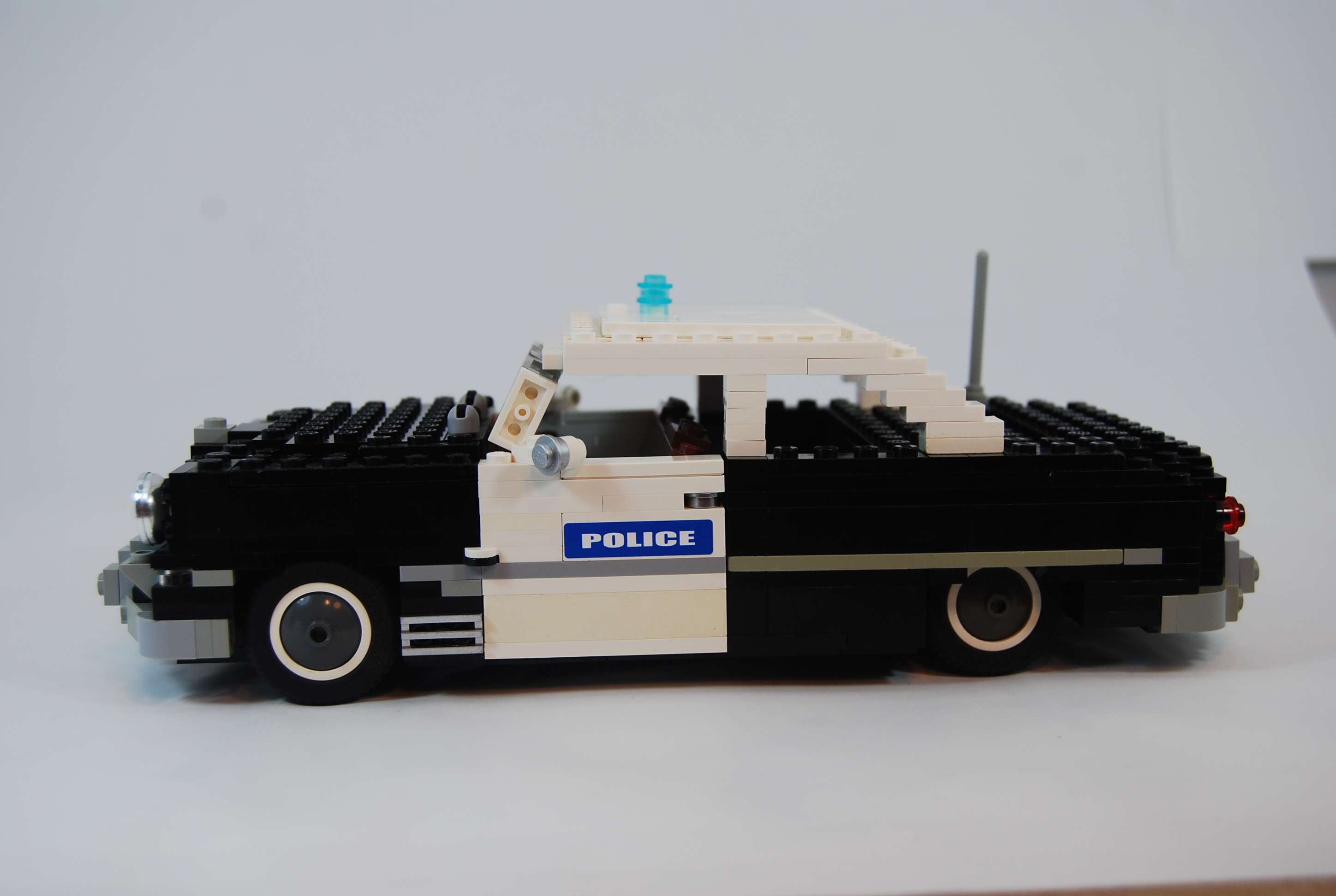 1949_ford_tudor_police_unit_04.jpg