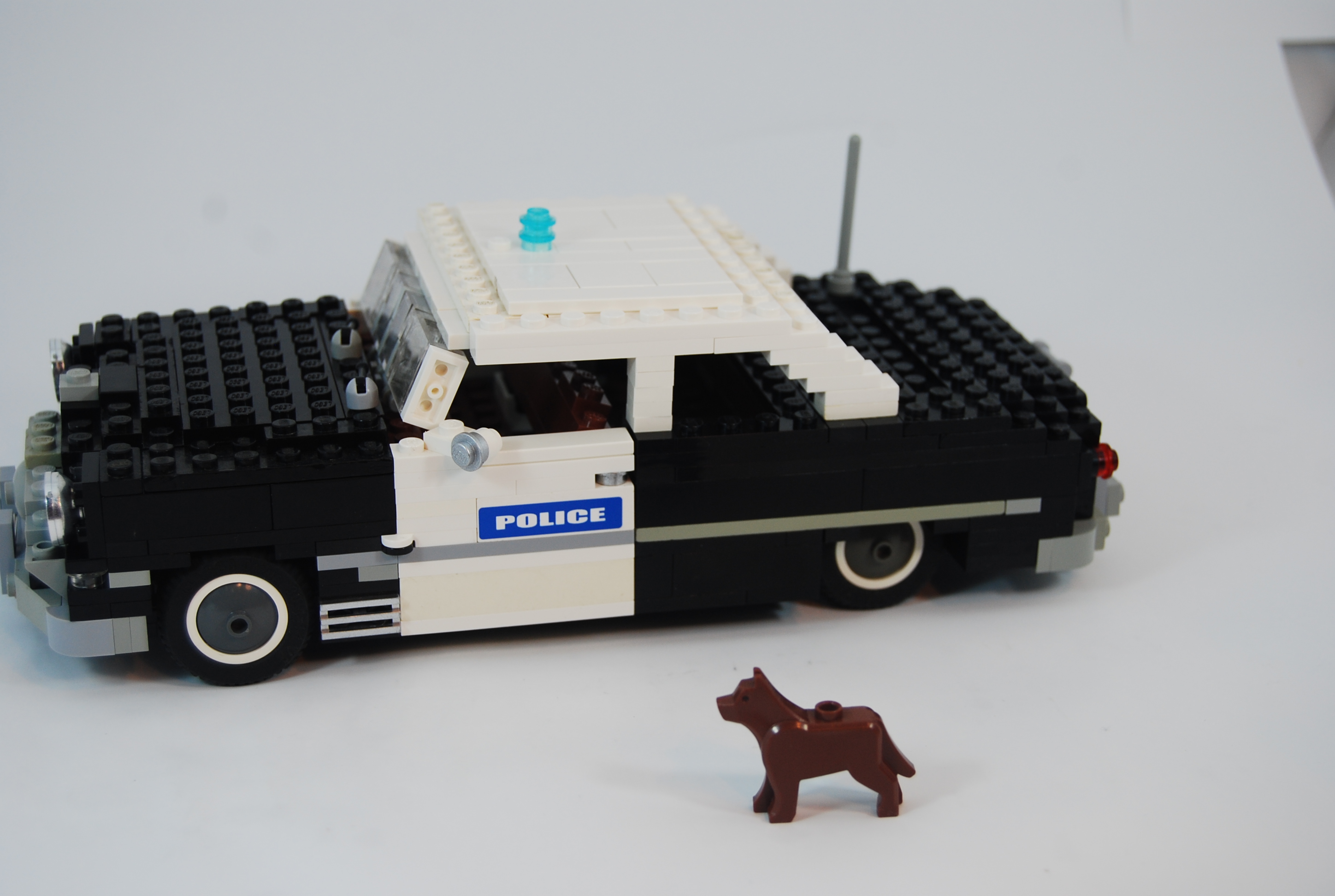 1949_ford_tudor_police_unit_20.jpg