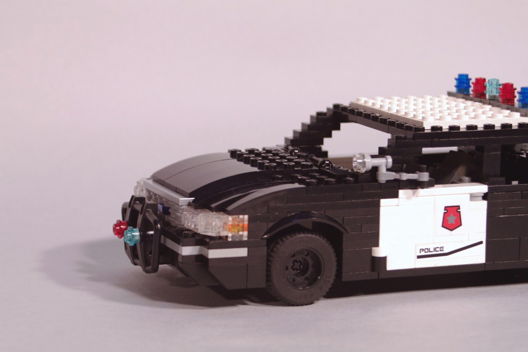 ford_crown_victoria_police_cruiser_005.jpg