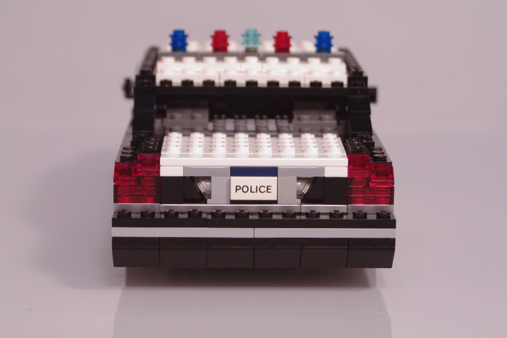 ford_crown_victoria_police_cruiser_017.jpg