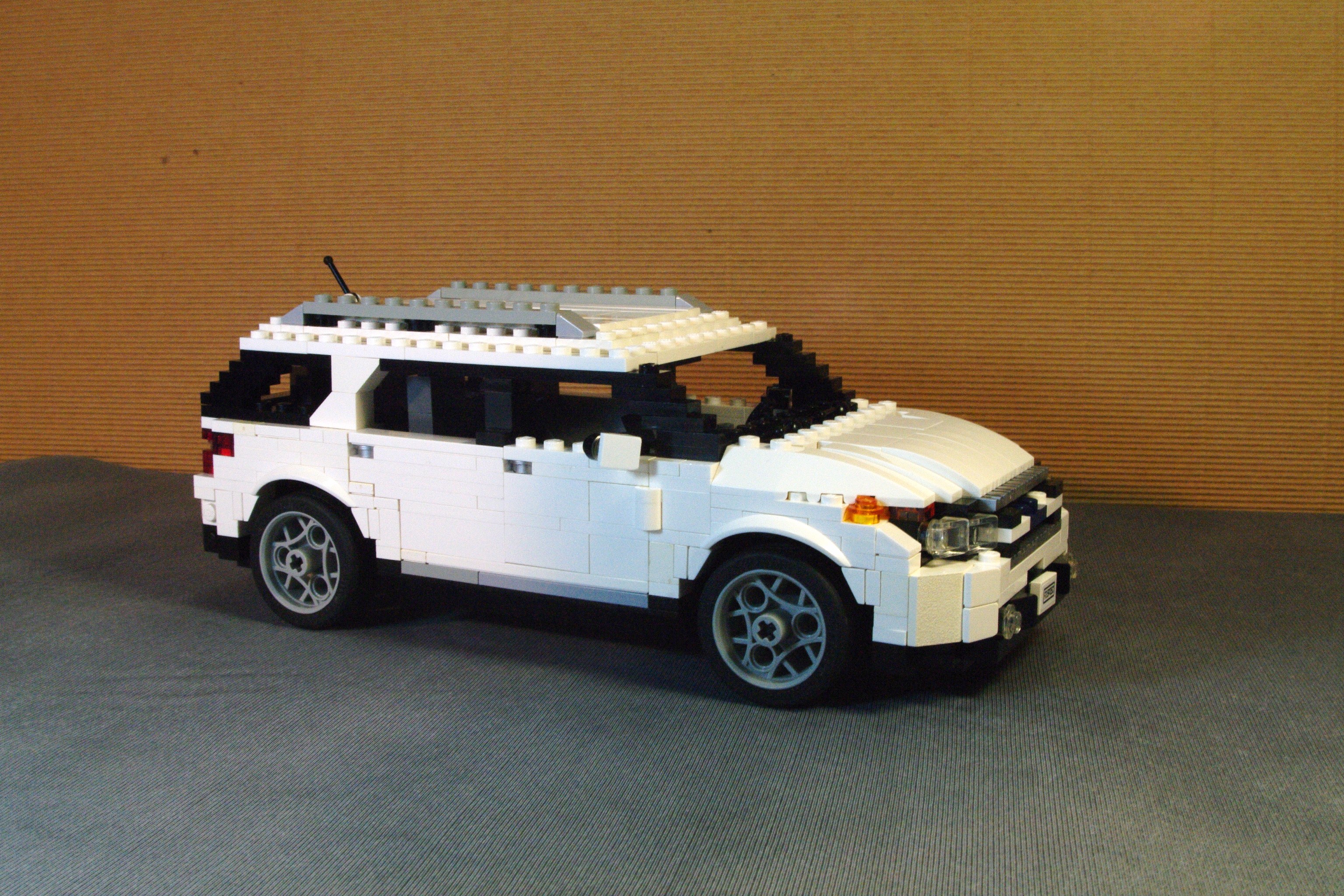 ford_explorer_2011_03.jpg