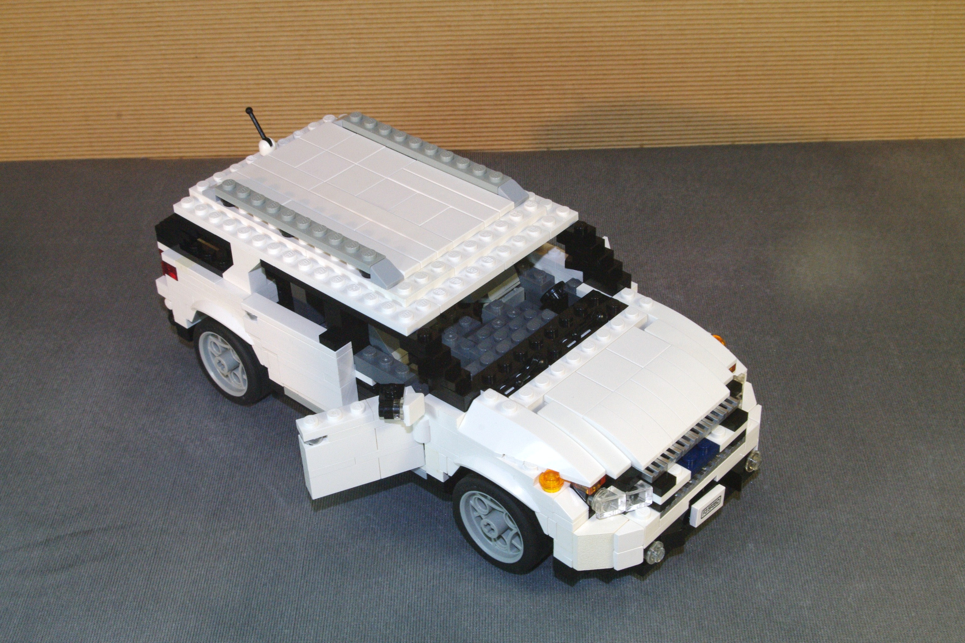 ford_explorer_2011_06.jpg