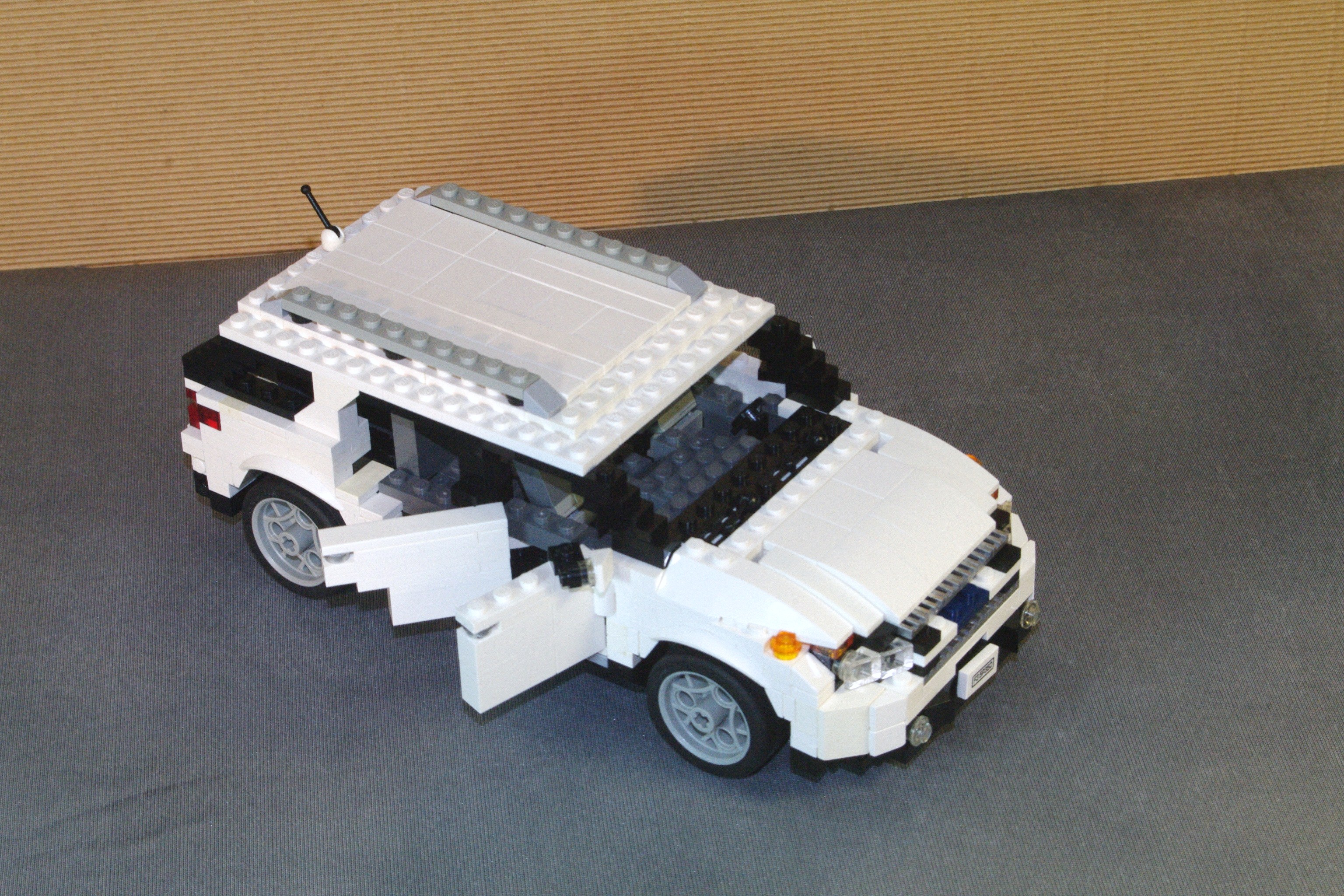 ford_explorer_2011_09.jpg