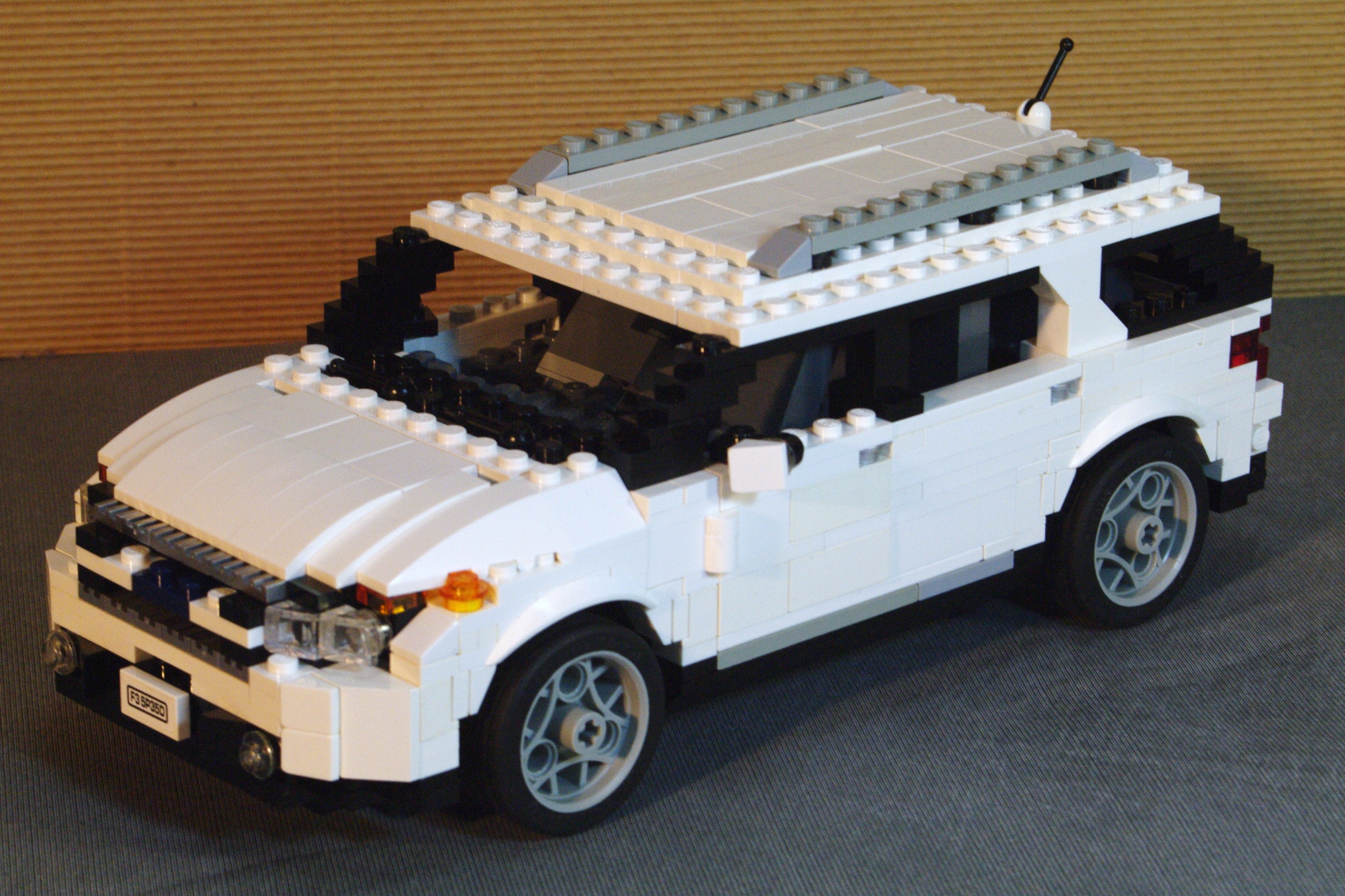 ford_explorer_2011_10.jpg