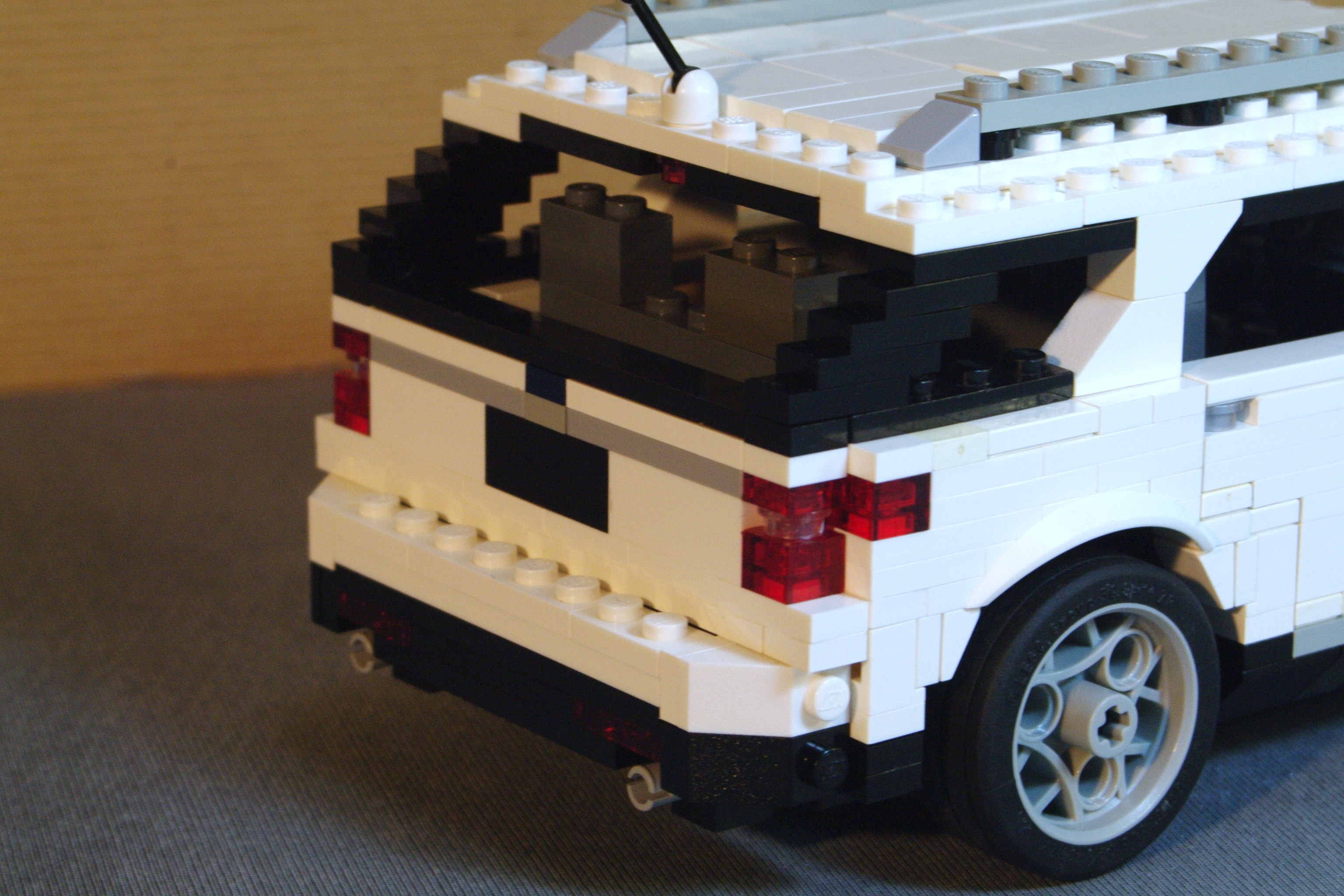 ford_explorer_2011_17.jpg
