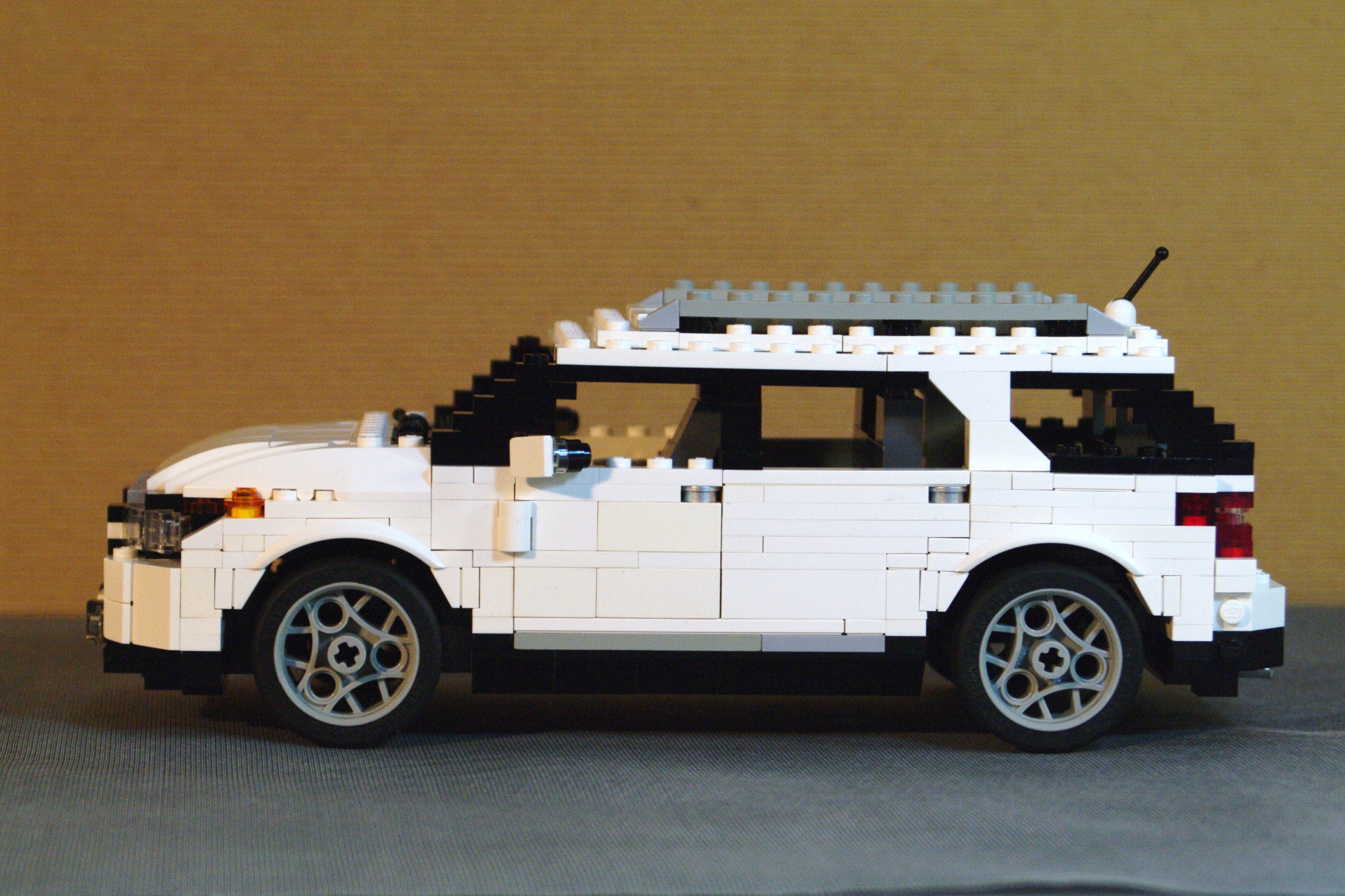 ford_explorer_2011_23.jpg