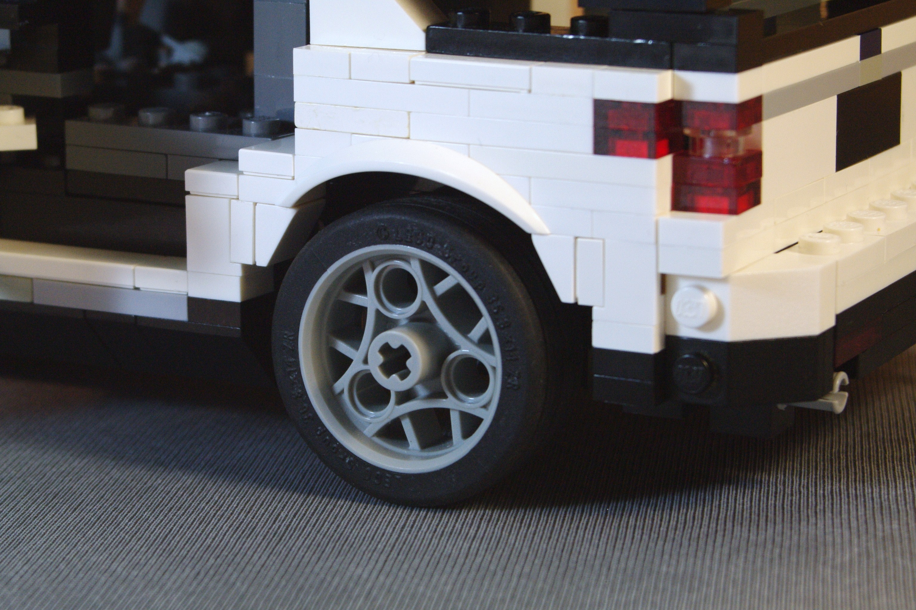 ford_explorer_2011_30.jpg