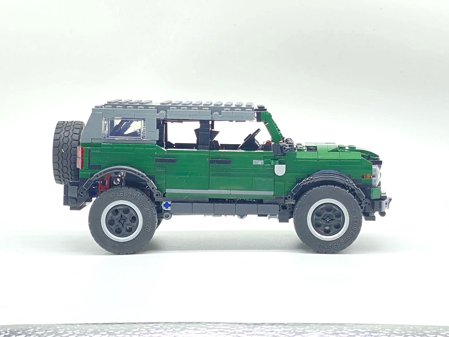 ford_bronco_6g_17_4dr_eruption_green_04.jpeg