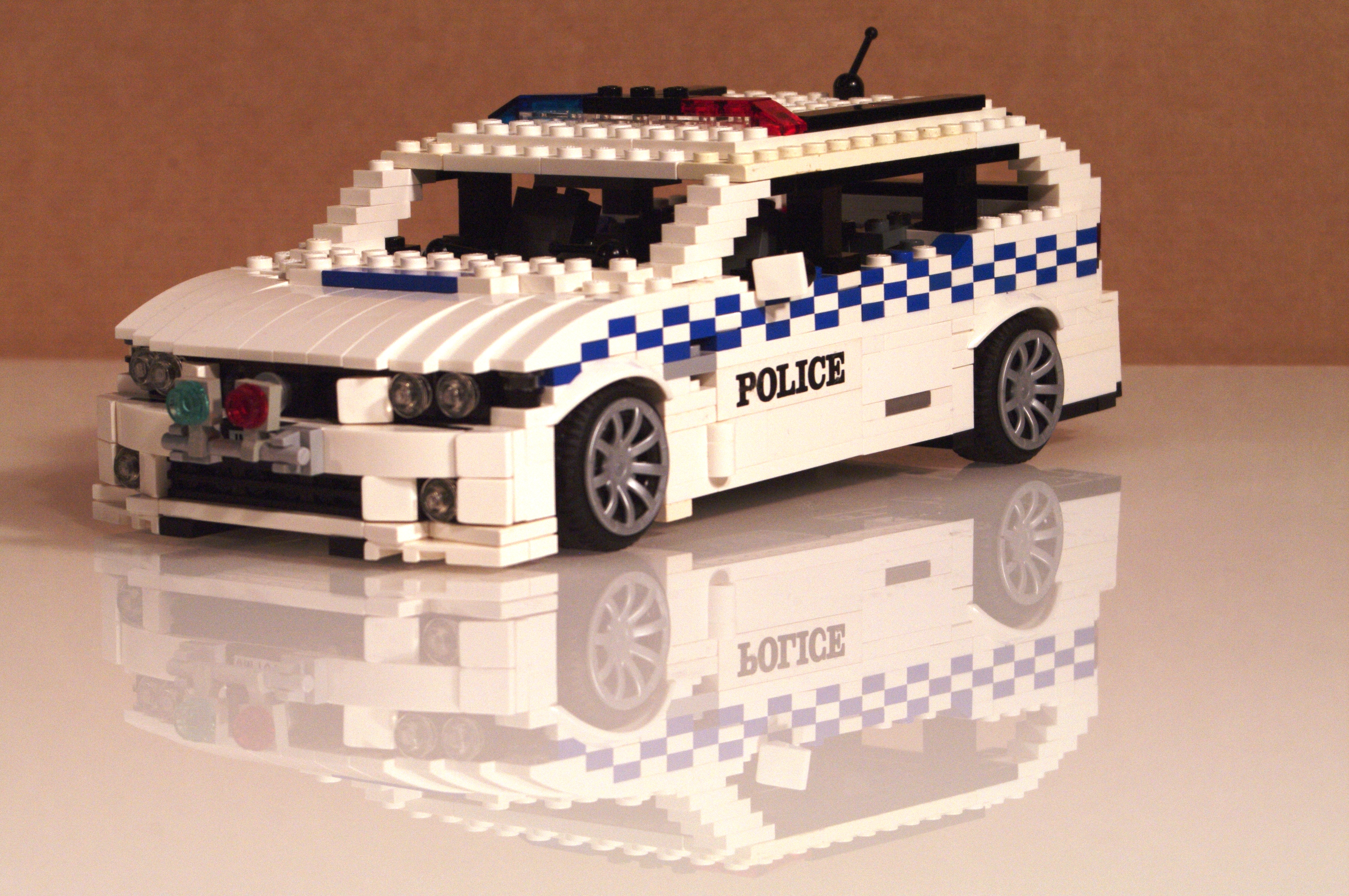 holden_commodore_ve_ss_police_wagon_01.jpg