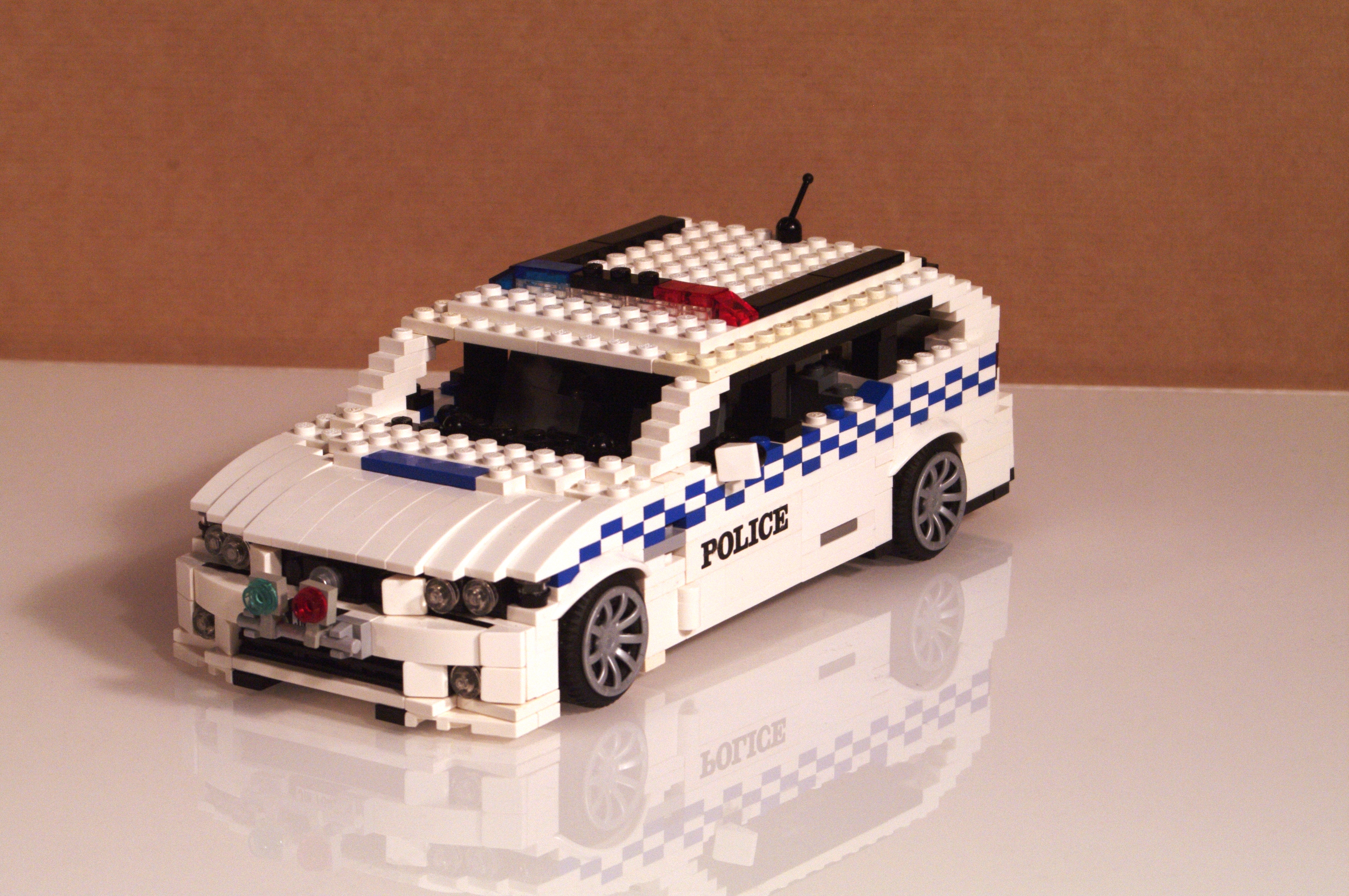 holden_commodore_ve_ss_police_wagon_04.jpg