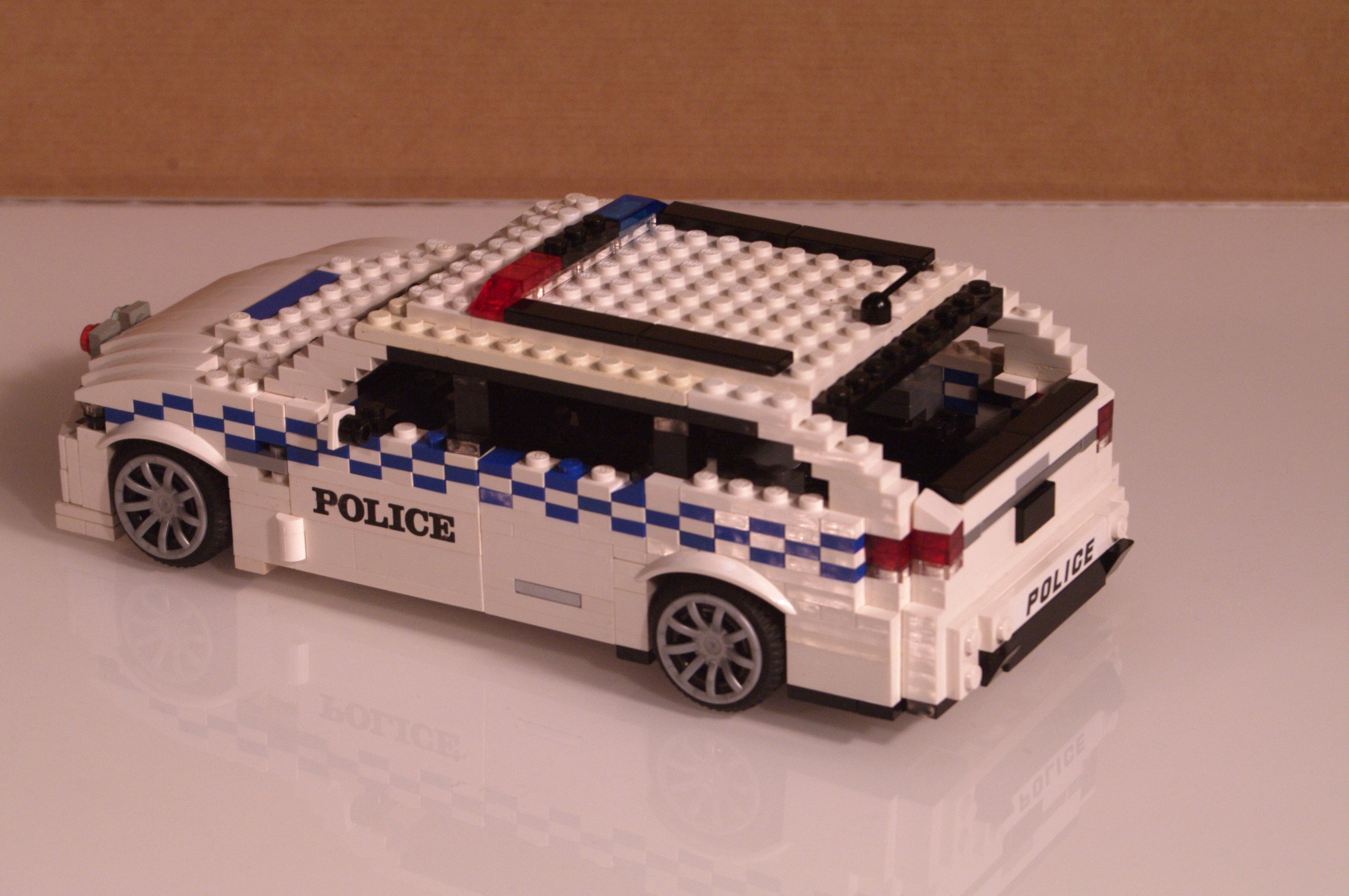 holden_commodore_ve_ss_police_wagon_11.jpg