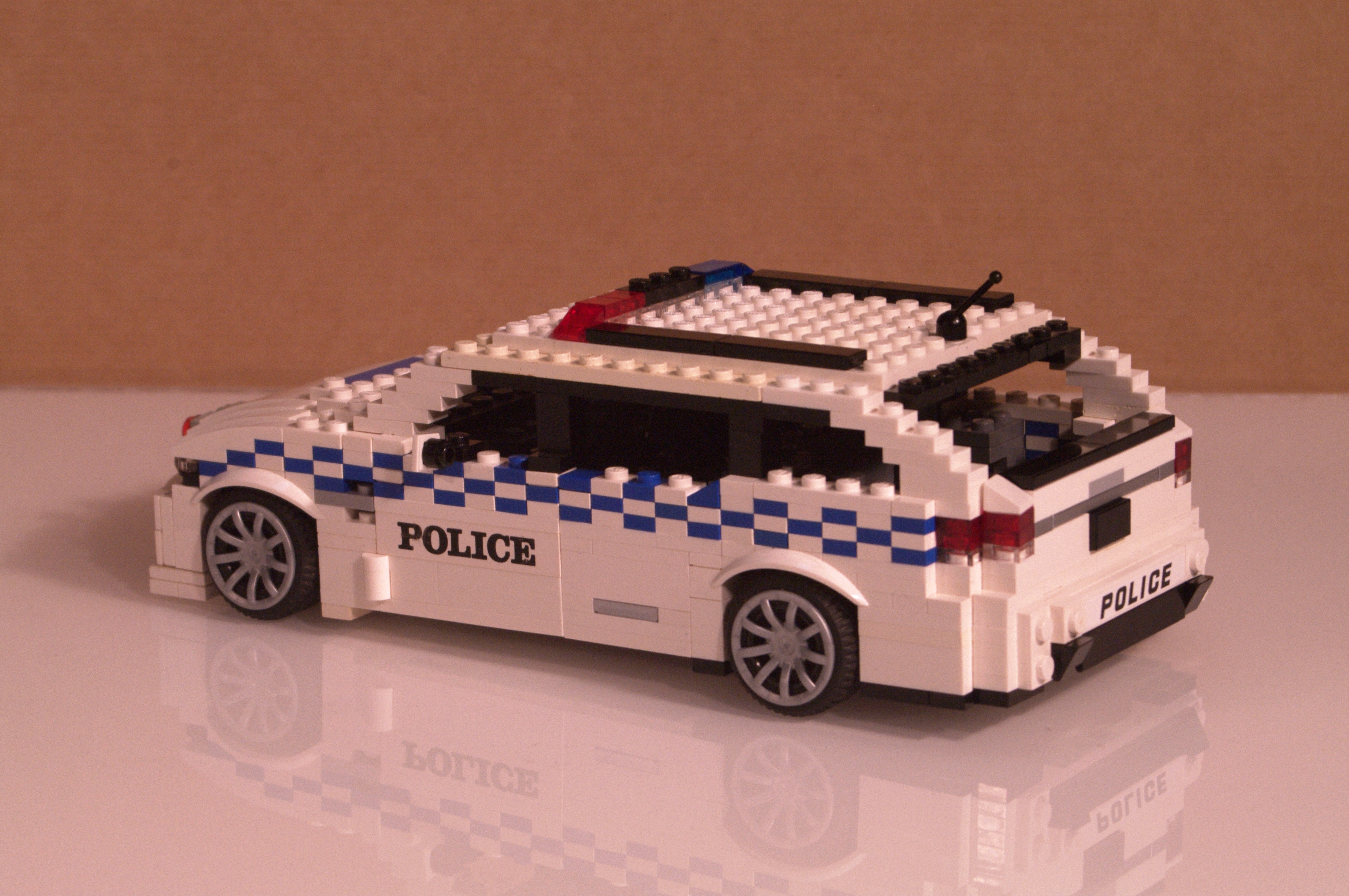 holden_commodore_ve_ss_police_wagon_08.jpg